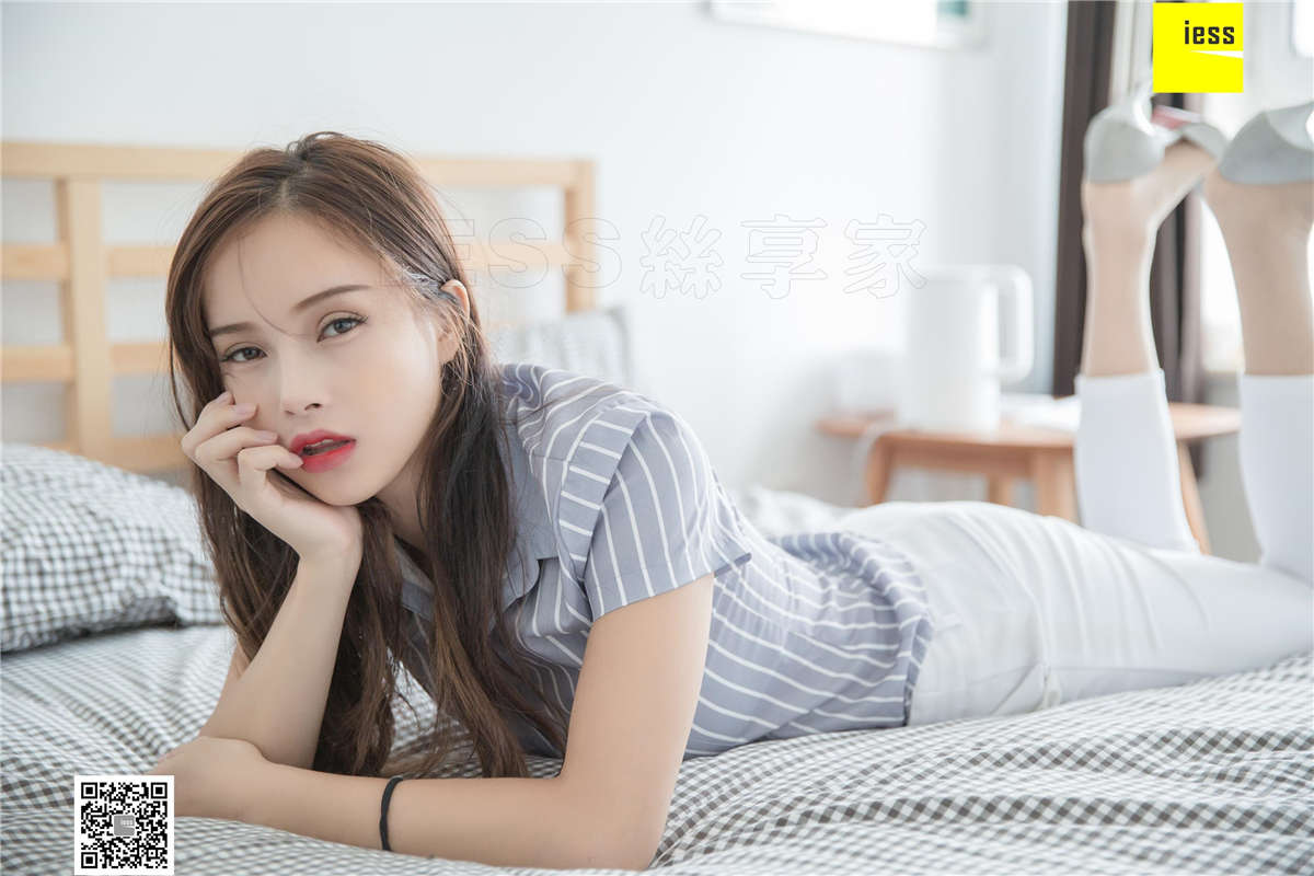 IESS异思趣向 丝享家438期：小羽OL白长裤小羽-日更街拍