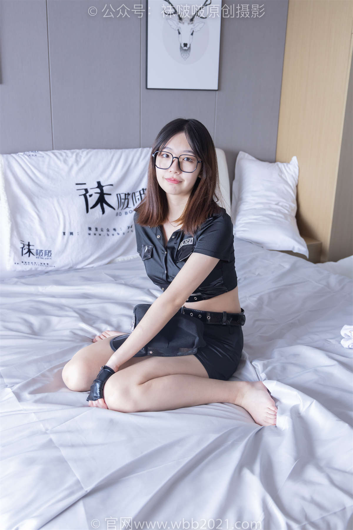 袜啵啵 No.254 小甜豆-长靴、白棉袜、裸足、小女警 花絮版-日更街拍