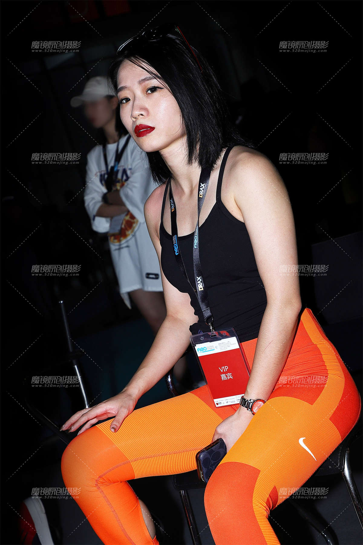 亮眼的橘色-日更街拍