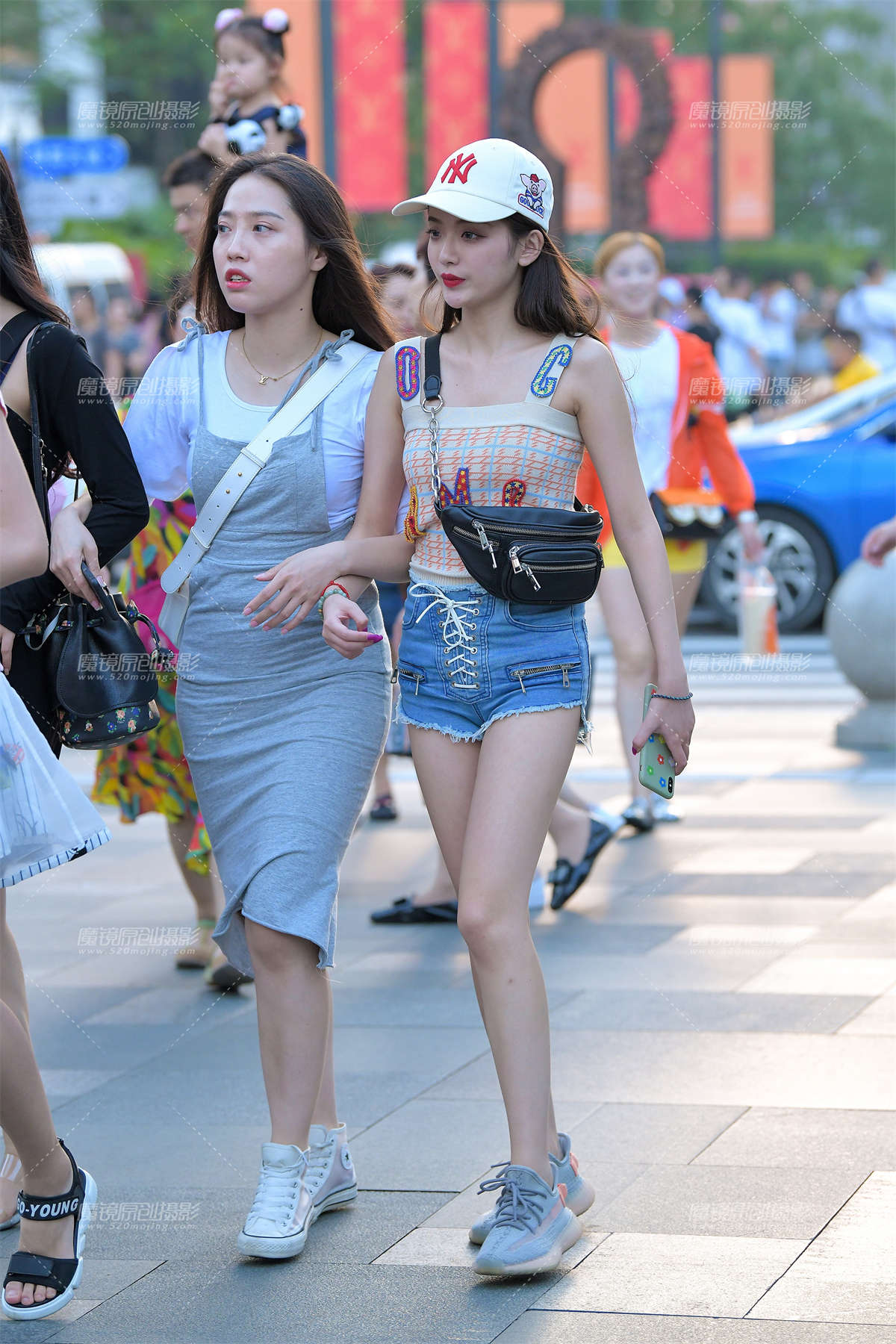 时尚热裤美眉-日更街拍