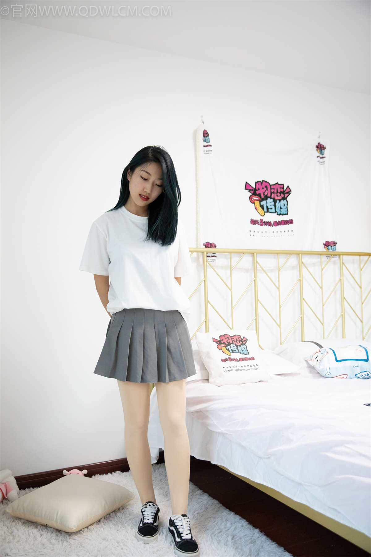 图片[2]-物恋传媒 NO.1017 雅梦-寻找冬日暖阳-日更街拍