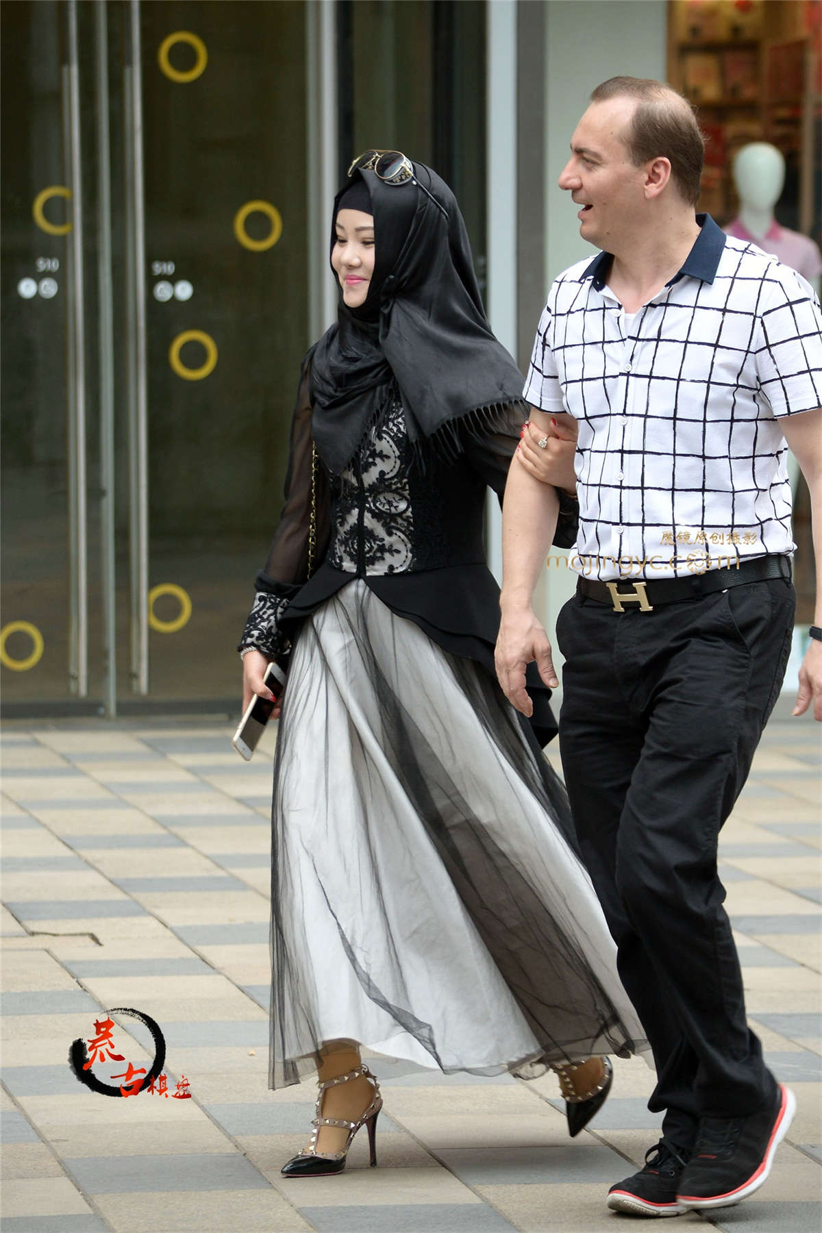 8-8 围着头巾的时尚女郎-日更街拍