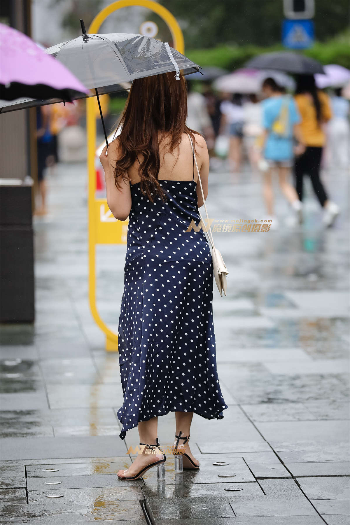 图片[2]-【凯恩赛帖】等待中的美少妇-日更街拍