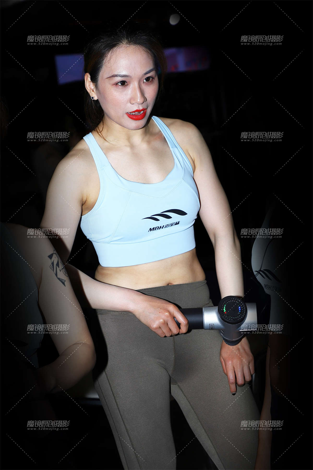 马尾辫线色抹胸产品showgirl-日更街拍