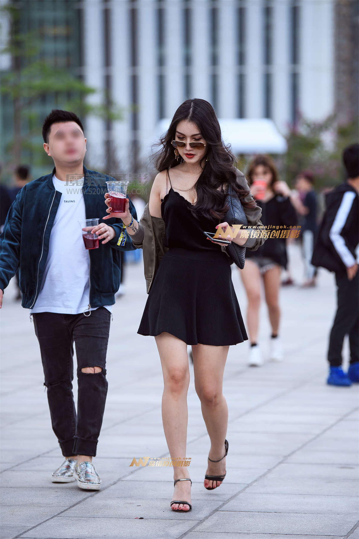 【久久赛帖】吊带短裙高跟凉鞋气质女-日更街拍