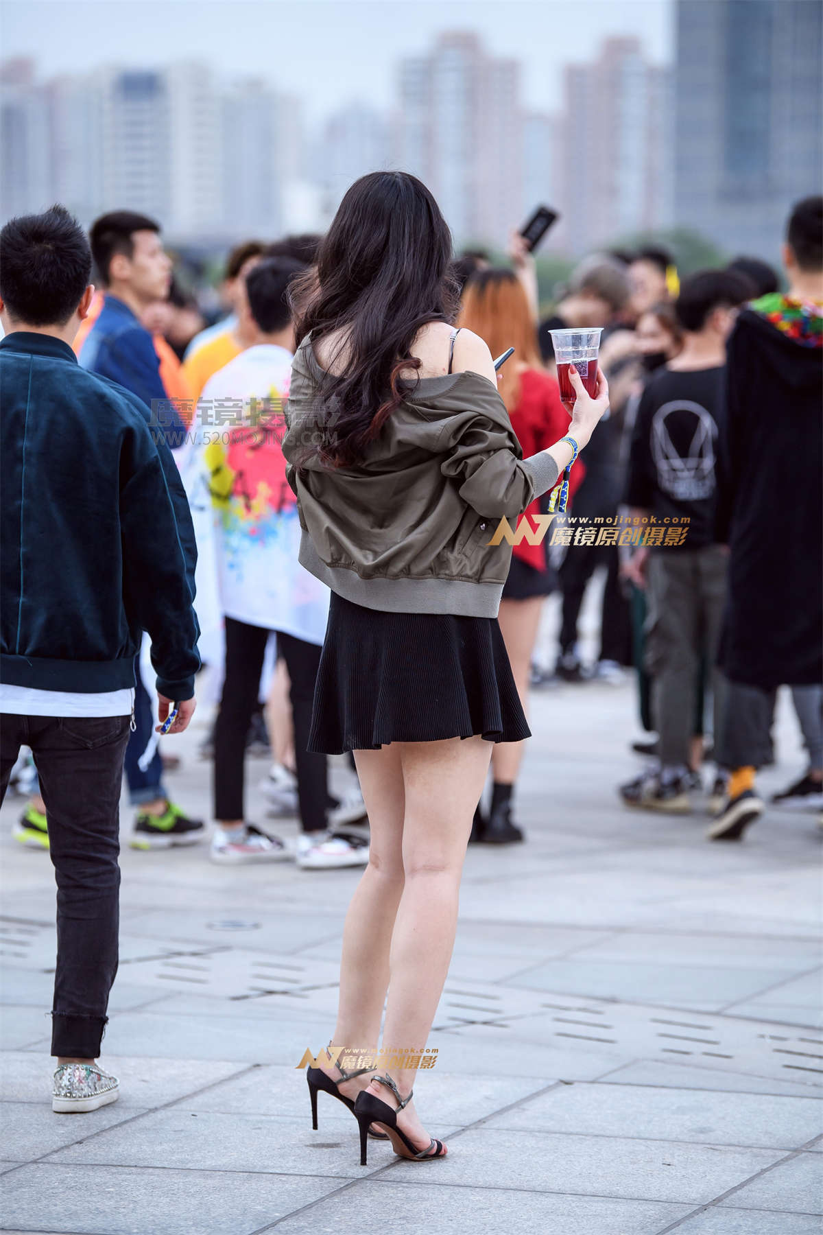 图片[2]-【久久赛帖】吊带短裙高跟凉鞋气质女-日更街拍