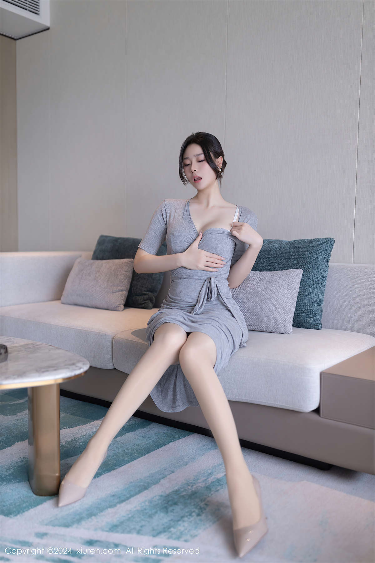 图片[2]-Xiuren秀人网 2024.06.13 NO.8699 小逗逗-日更街拍