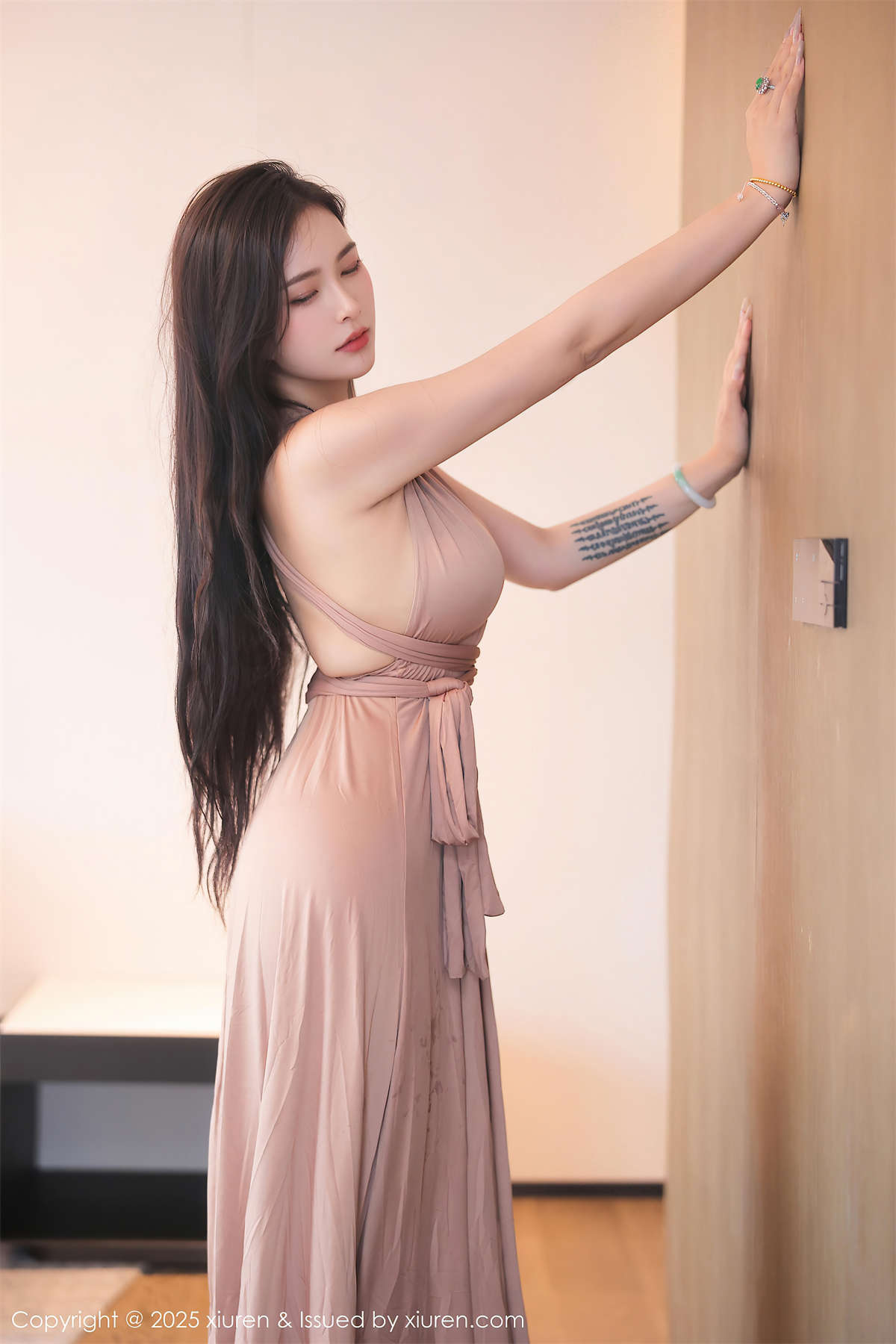 图片[2]-Xiuren秀人网 2025.06.19 NO.10432 娜比-日更街拍