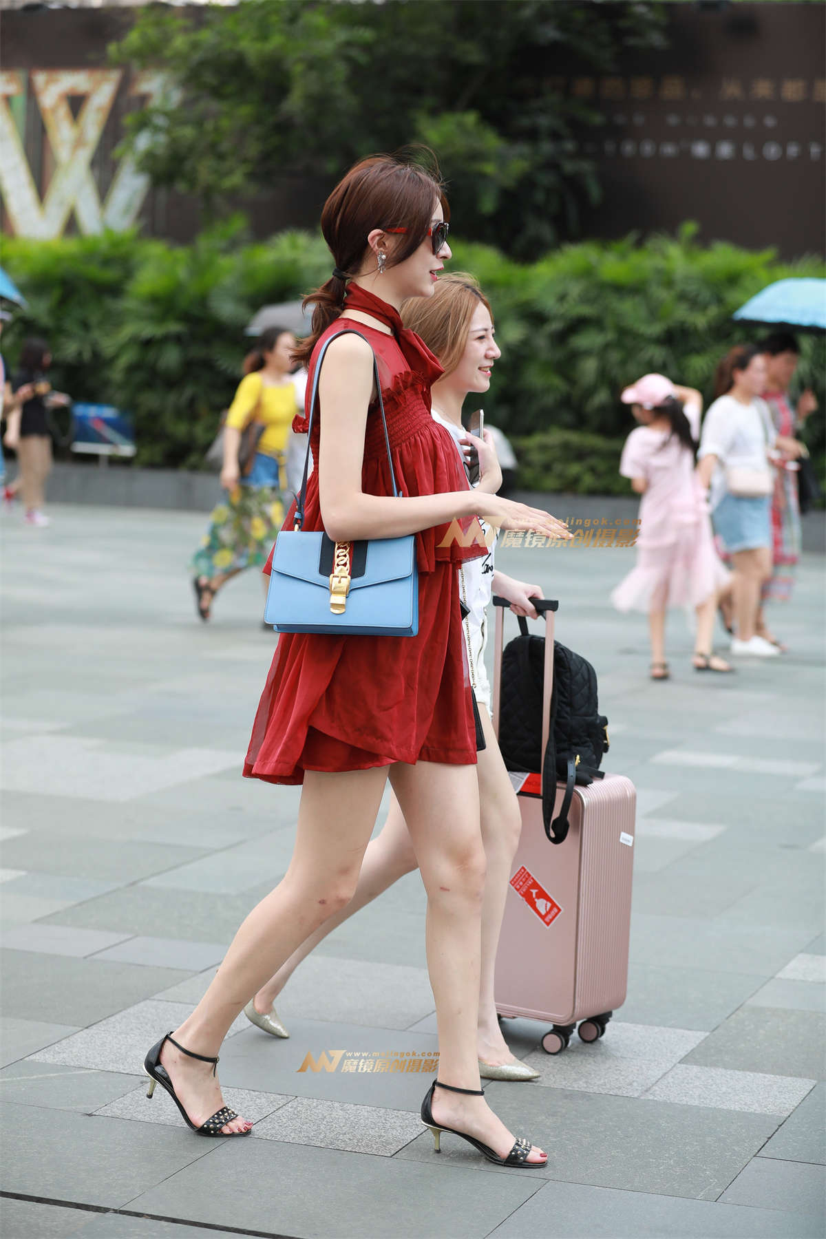 图片[2]-【凯恩赛帖】高挑气质红裙美女-日更街拍