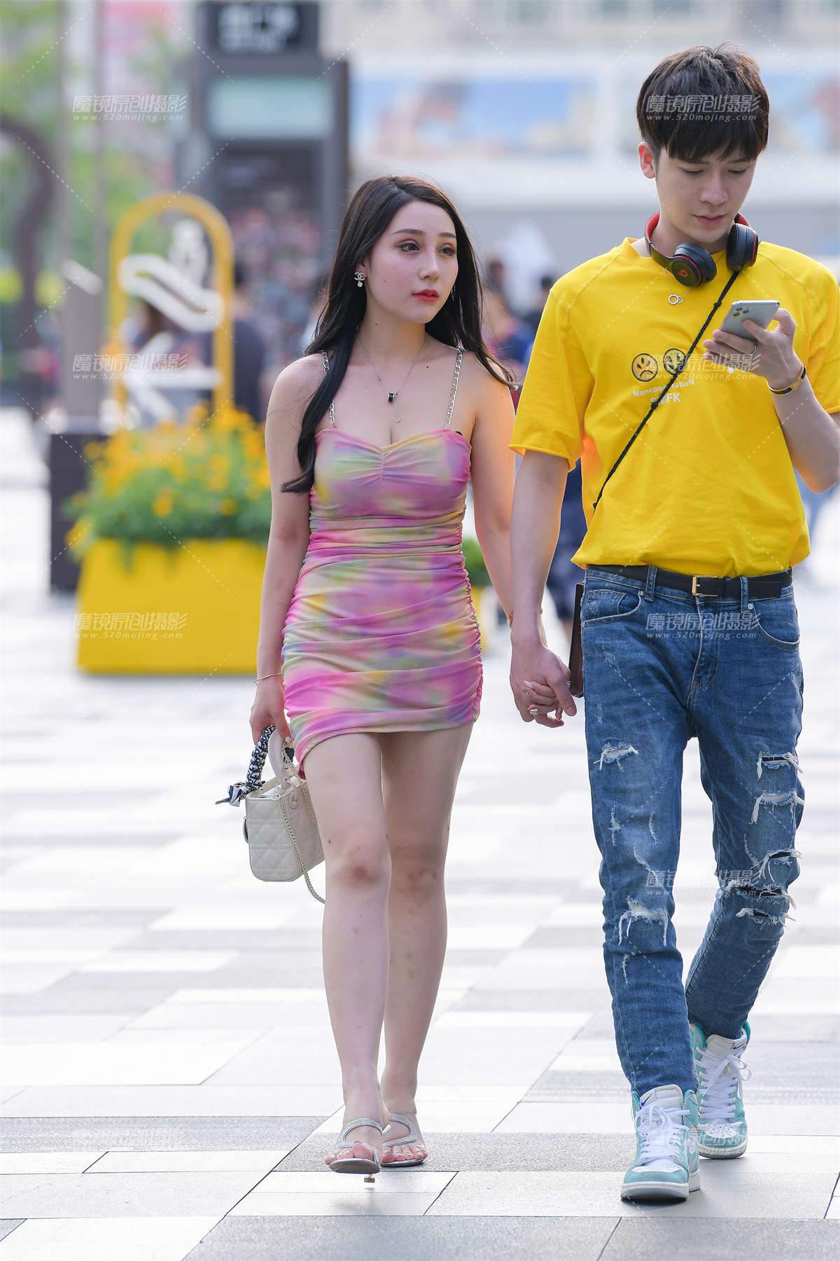 又见一个彩虹小姐姐-日更街拍