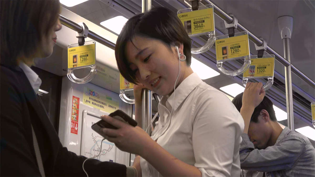 图片[2]-地铁上素颜的丝袜美眉-日更街拍