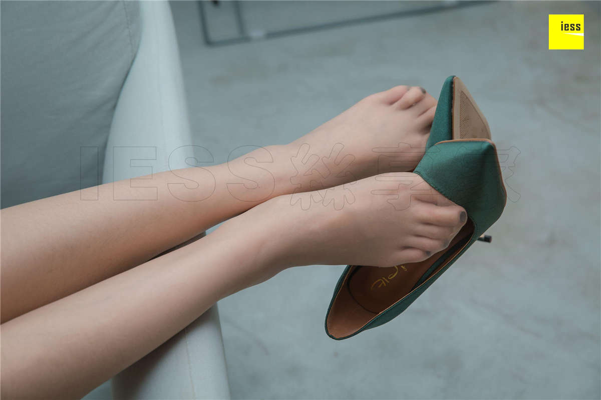 图片[2]-IESS异思趣向 丝享家332期：云芝制服肉丝美甲云芝-日更街拍