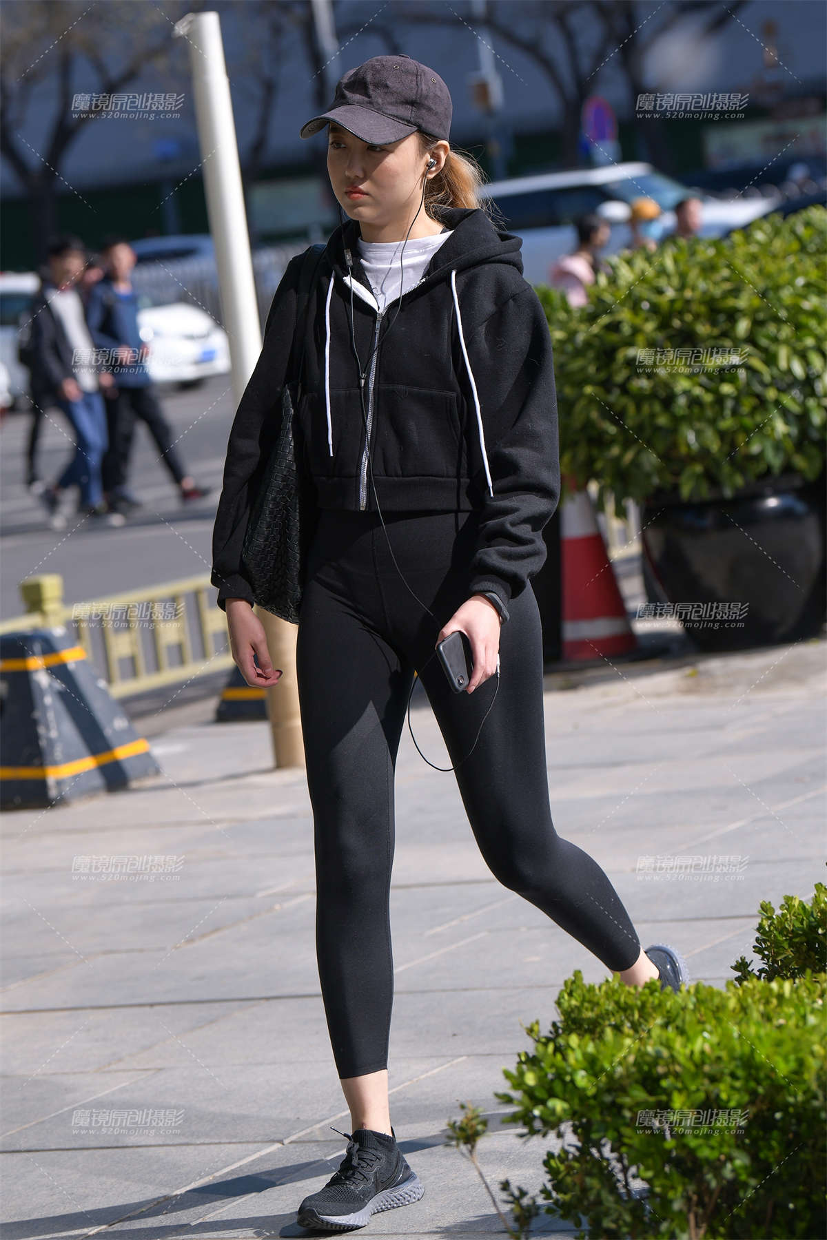 【街拍之魂赛帖】戴帽子的酷女孩-日更街拍