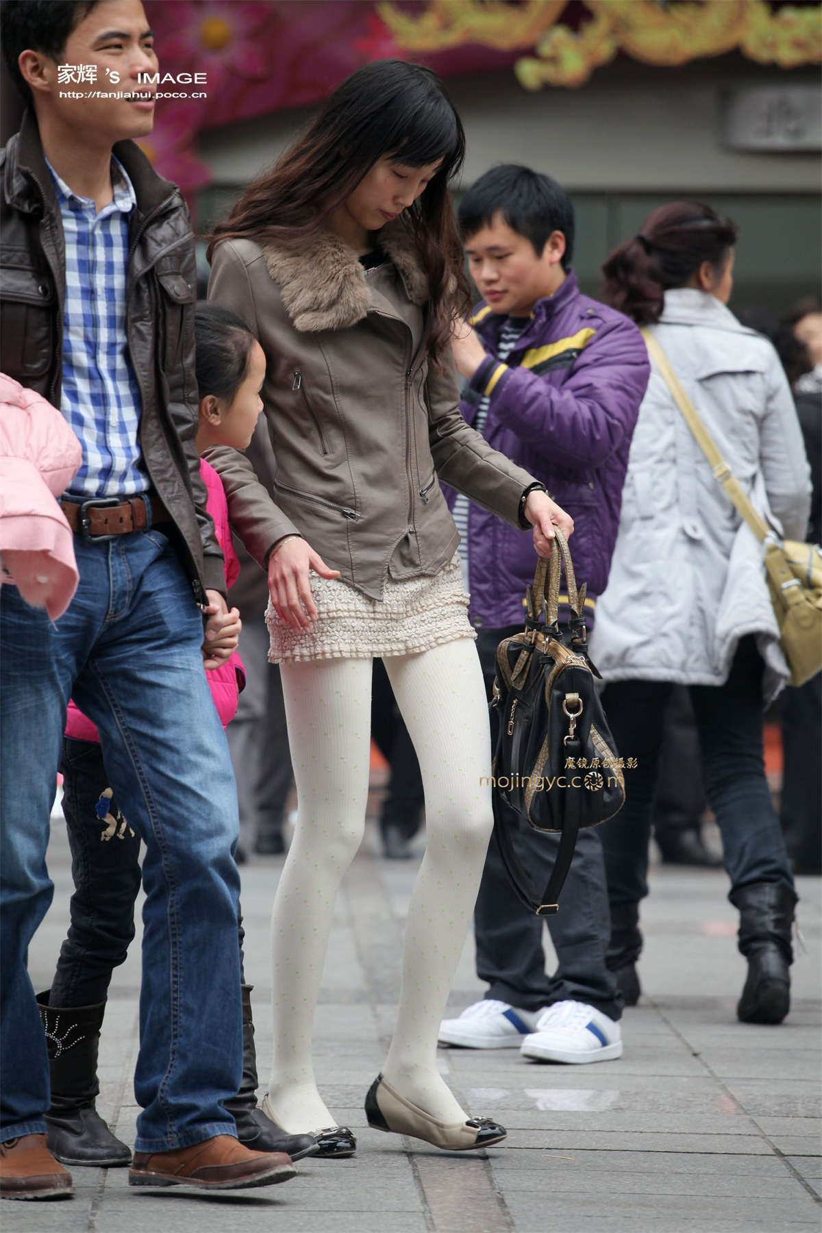 白色丝袜少妇-日更街拍