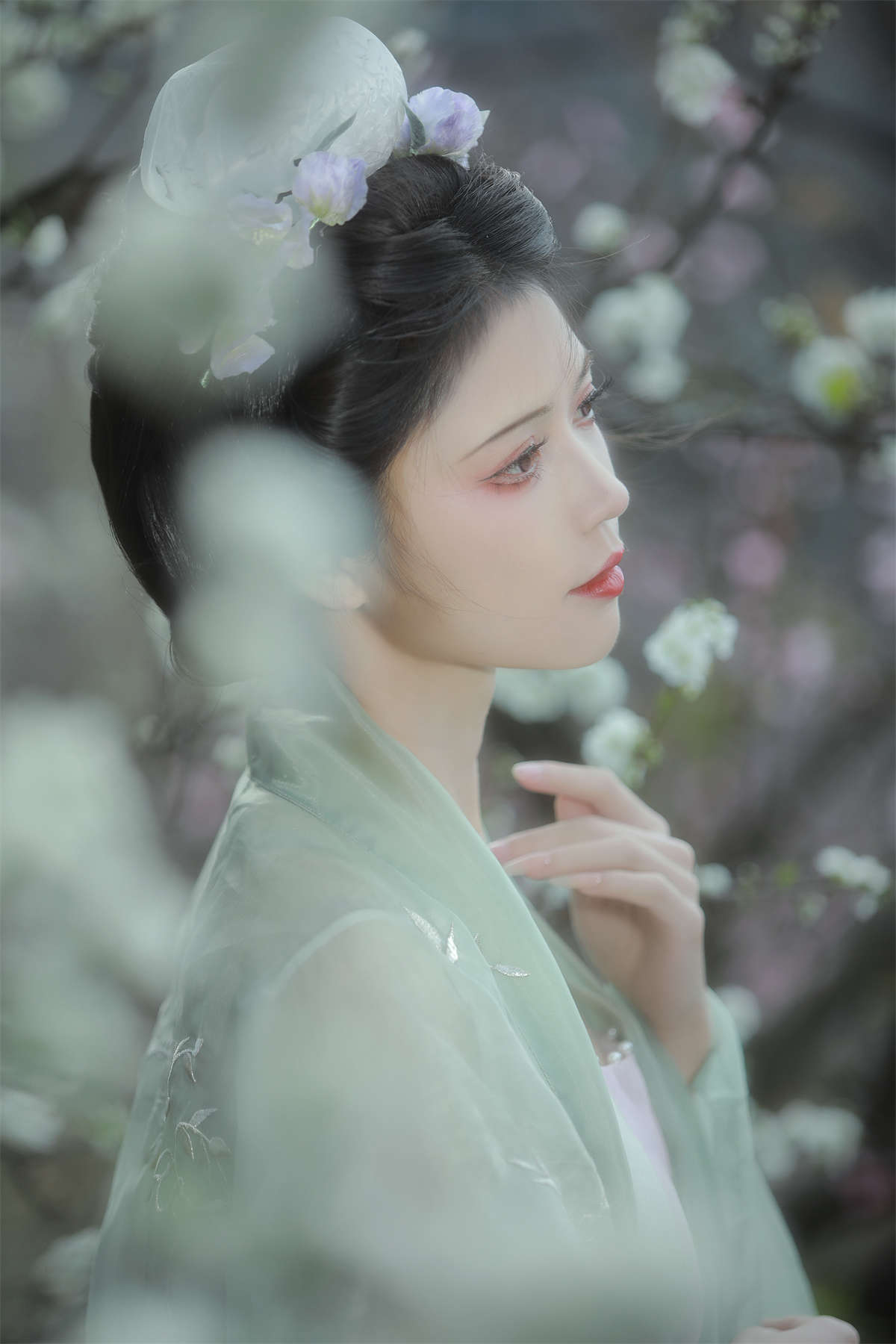 YITUYU艺图语 2025.04.16 春山如黛草如烟 吾岁岁-日更街拍