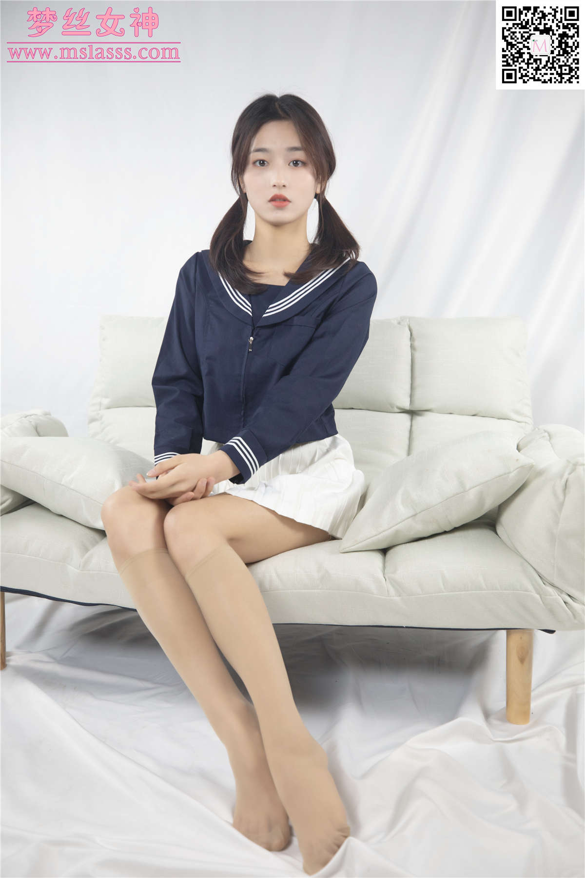 图片[2]-2019.12.19 璇璇4 9分颜值 长筒袜-日更街拍