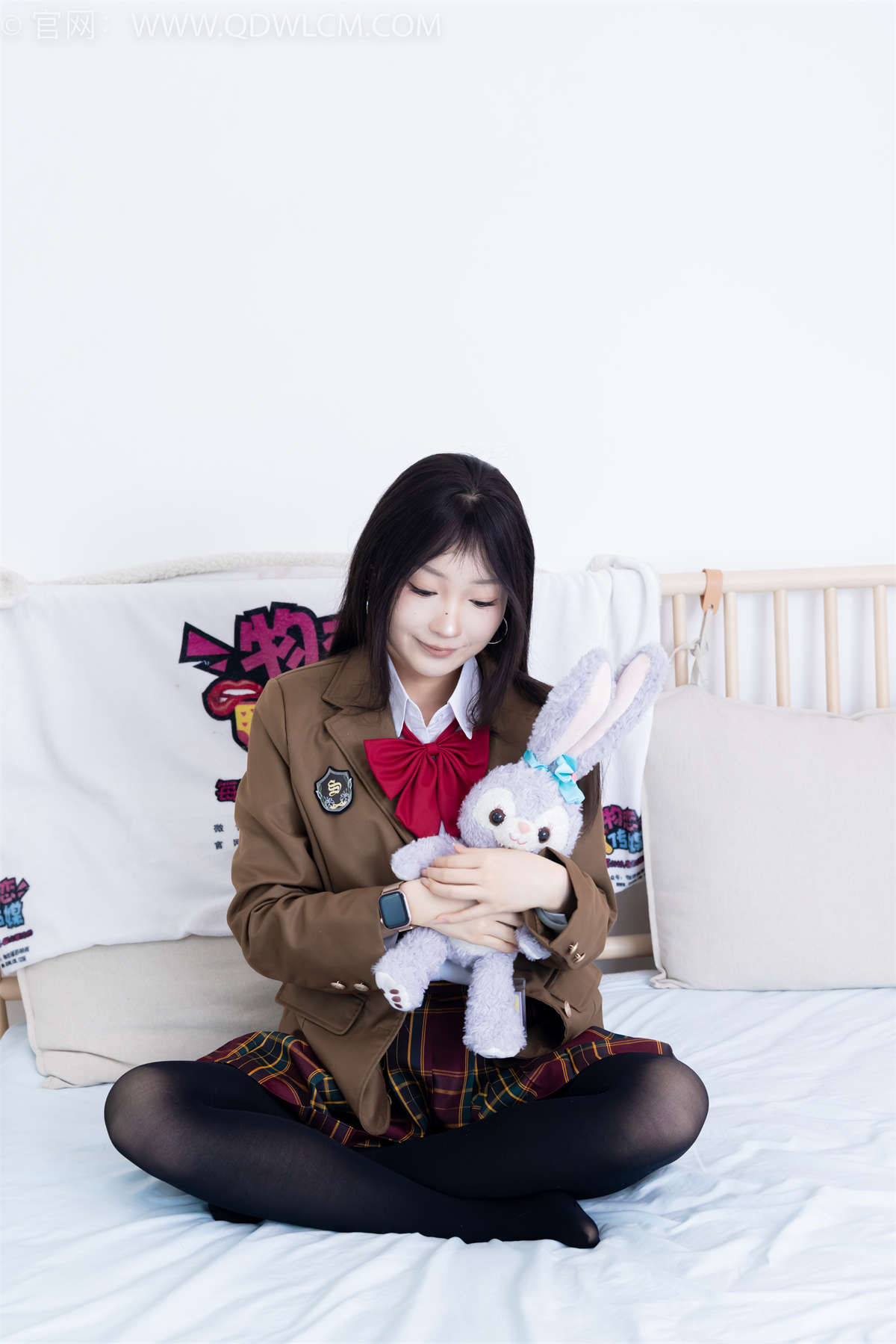 物恋传媒 NO.2367 嘟嘟-皮鞋、厚黑丝、jk制服、皮筋绑脚老头乐挠脚剧情-日更街拍