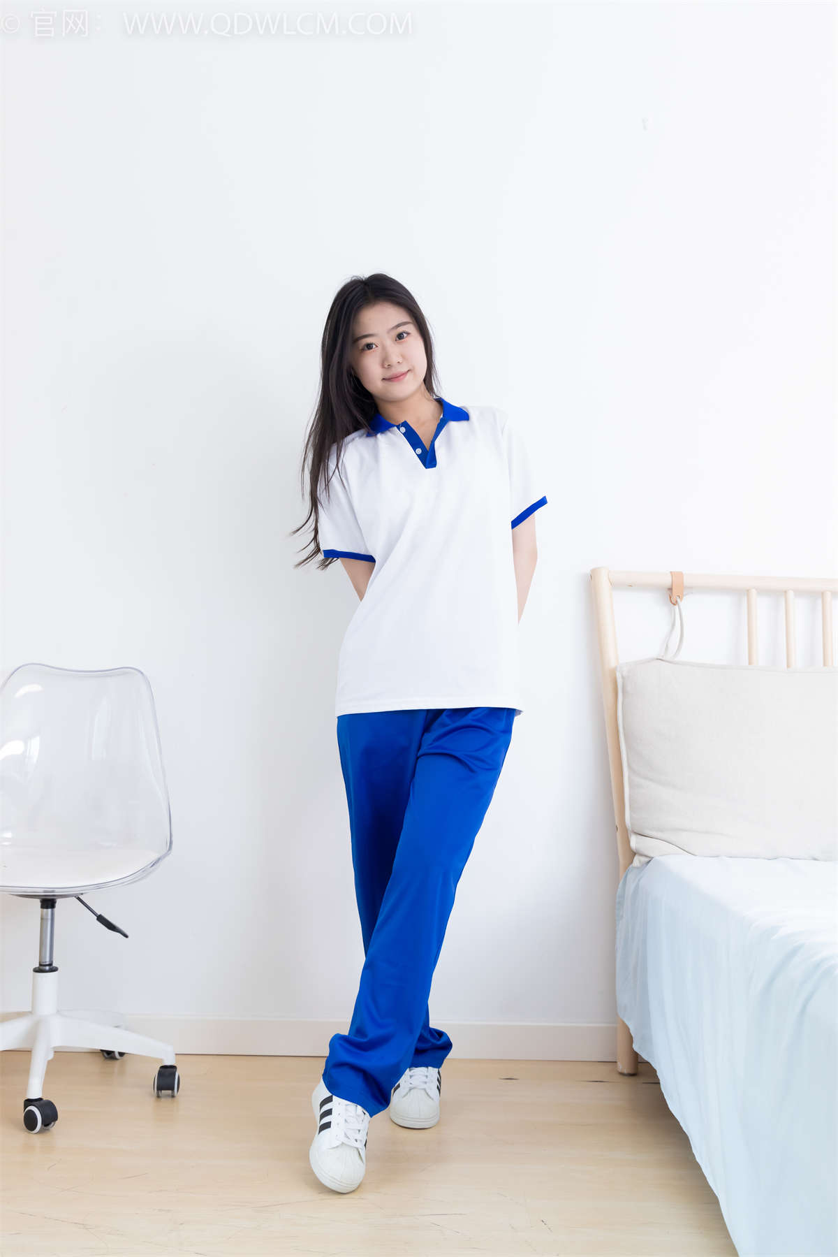 图片[2]-物恋传媒 NO.2368 芋头-板鞋、白棉袜、裸足（粉色美甲）-日更街拍