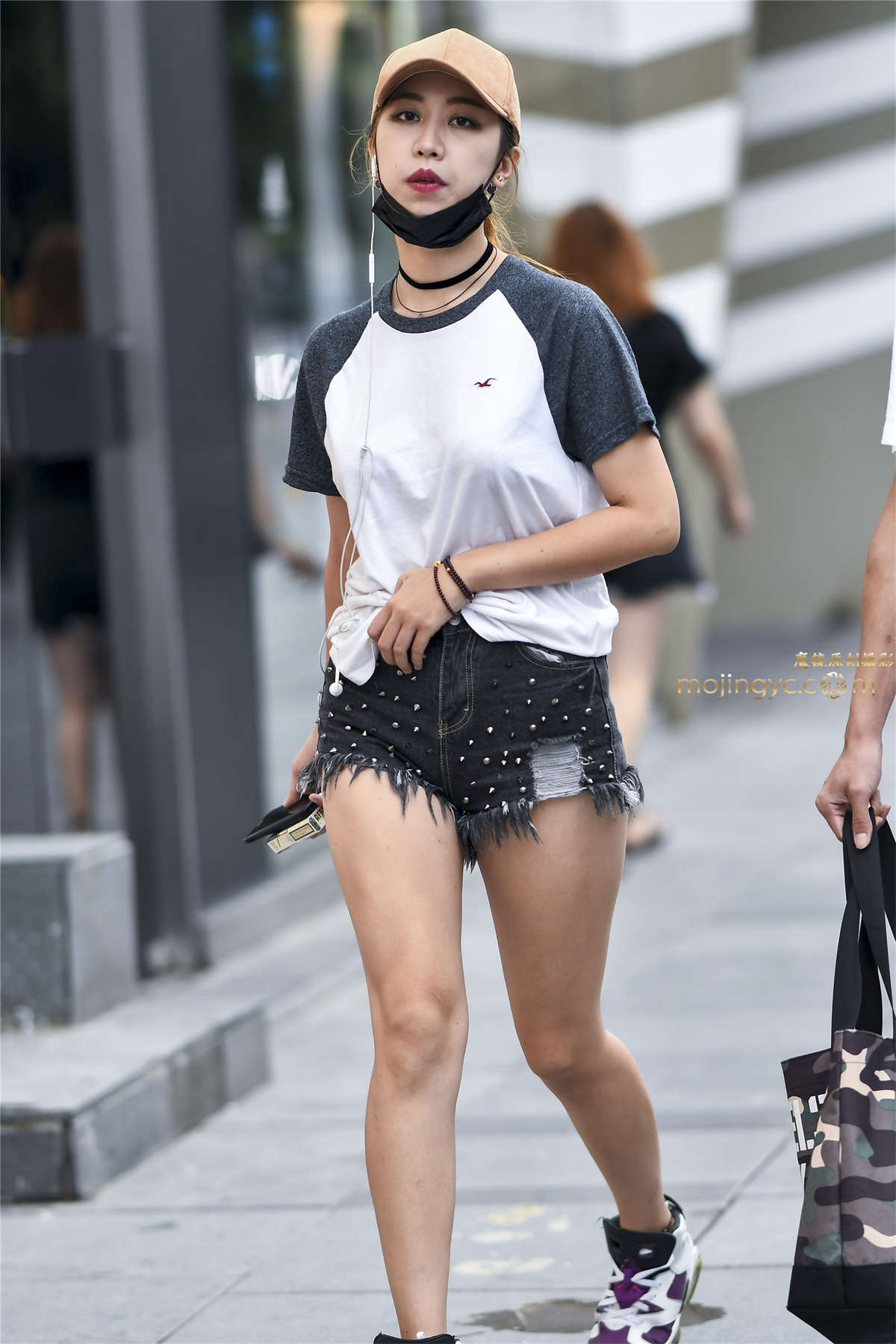 热裤美腿吸晴-日更街拍