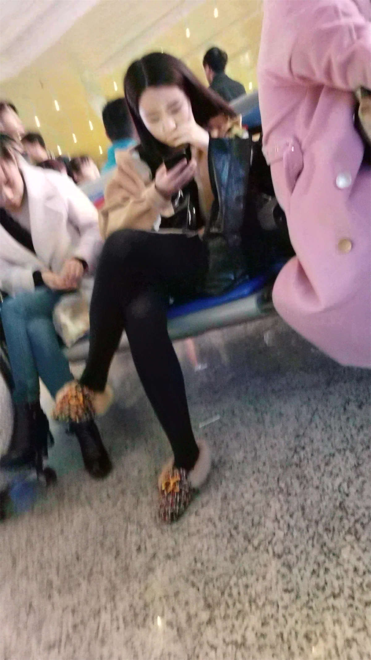 图片[2]-[4K高清视频]冰清玉洁相貌清纯的黑色裤袜小姐姐诶=-日更街拍