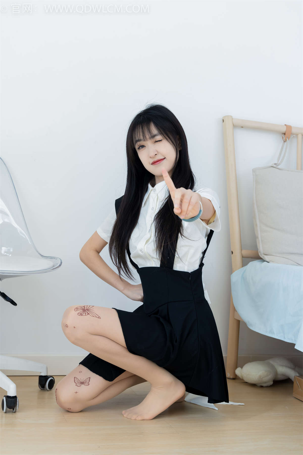 物恋传媒 NO.2369 嘉木-长靴、长筒小腿白棉袜、蝴蝶薄肉丝（脚尖微加固款）-日更街拍