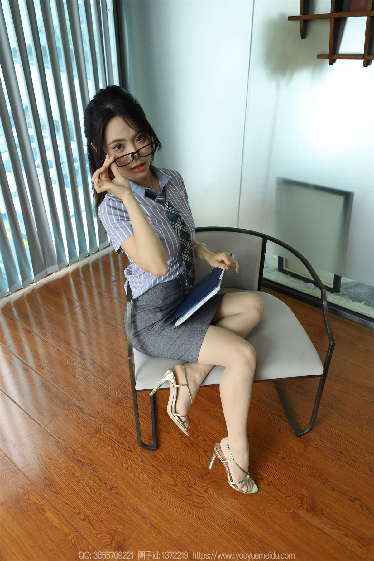 IESS异思趣向 2024.06.13 丝享家1767：兔兔 职场小妹-日更街拍