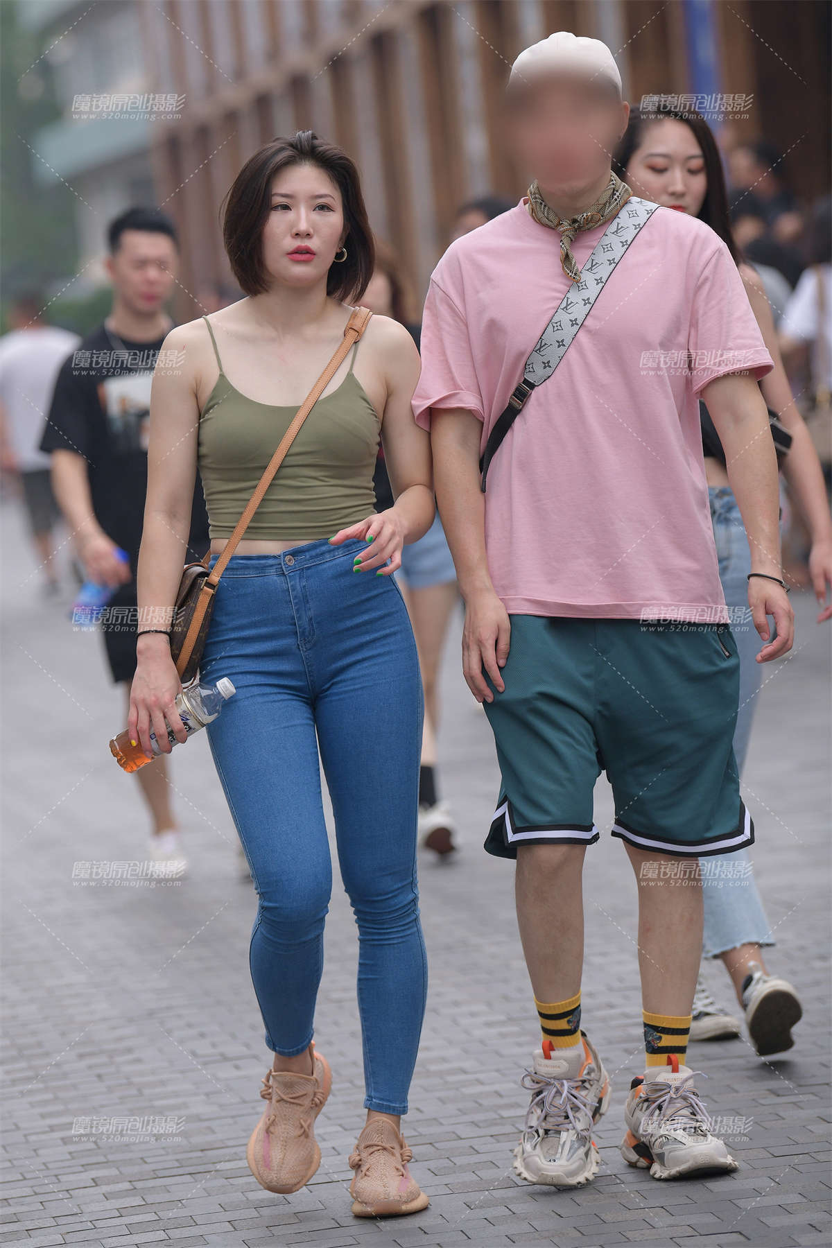 【街拍之魂赛帖】性感紧身丰臀牛仔-日更街拍