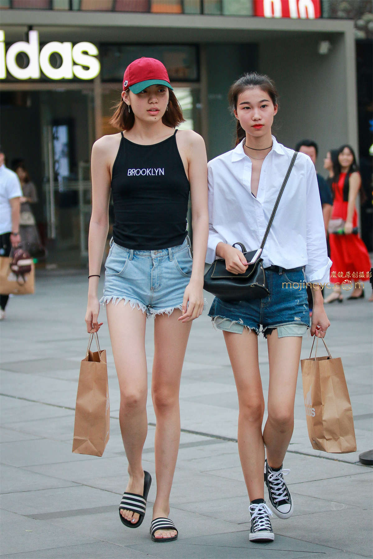 高挑模特修长迷人的背影-日更街拍