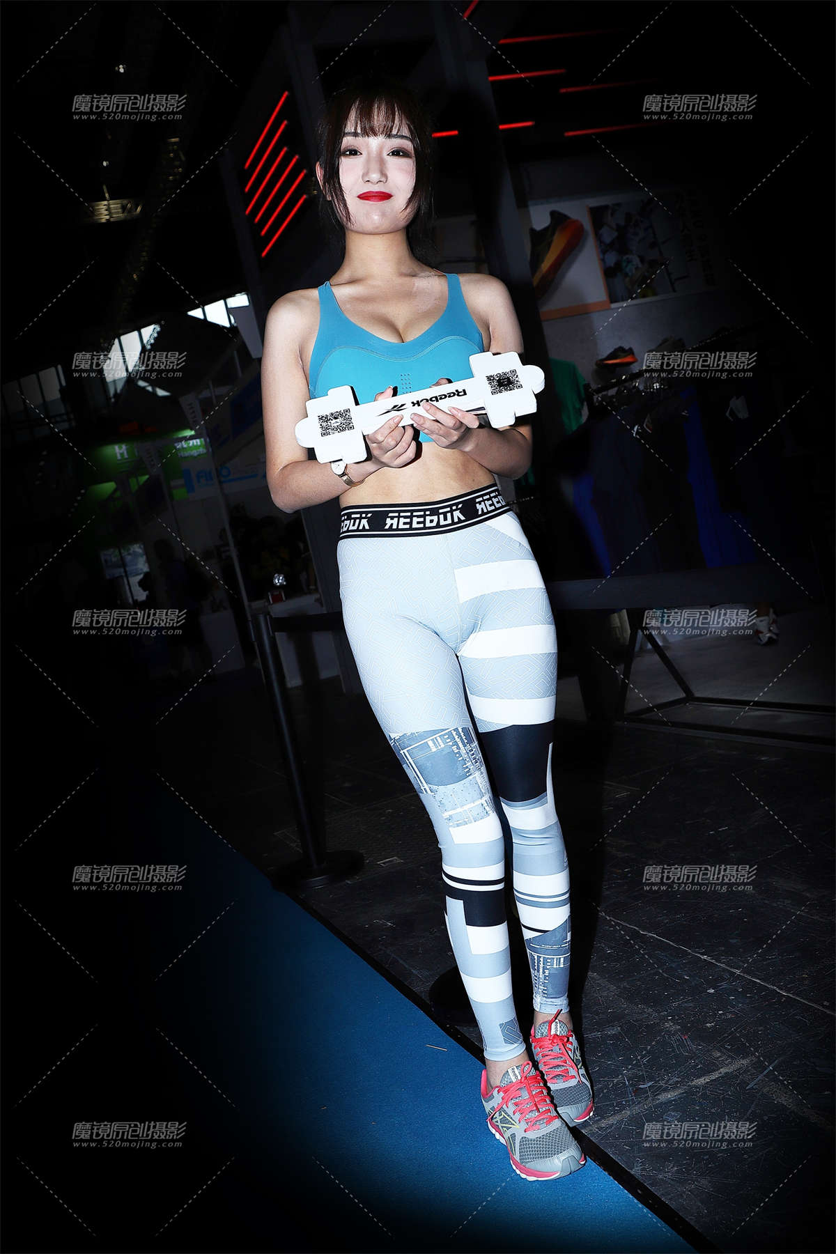 一组蓝色运动抹胸showgirl-日更街拍