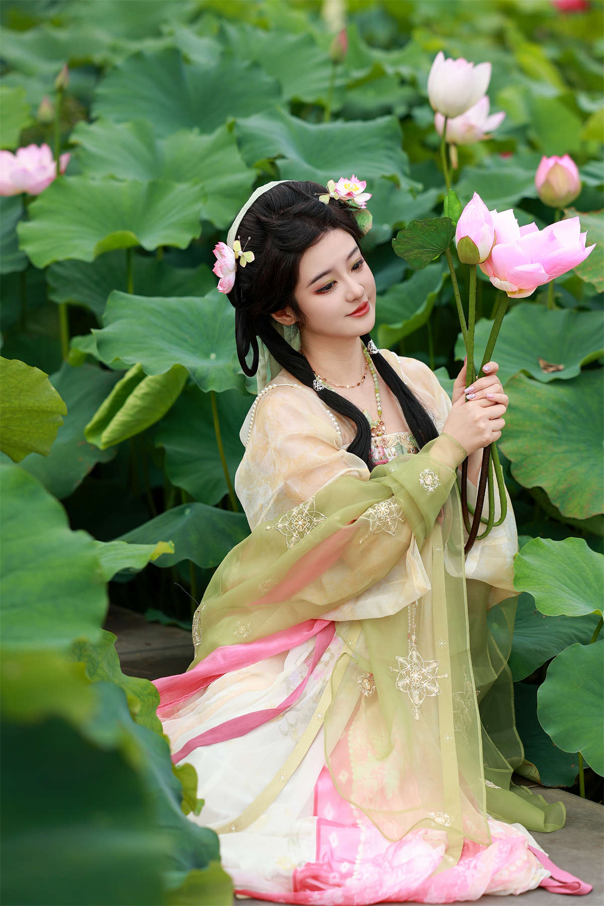 YITUYU艺图语 2024.10.08 美人妆 不可爱的禾禾喵-日更街拍