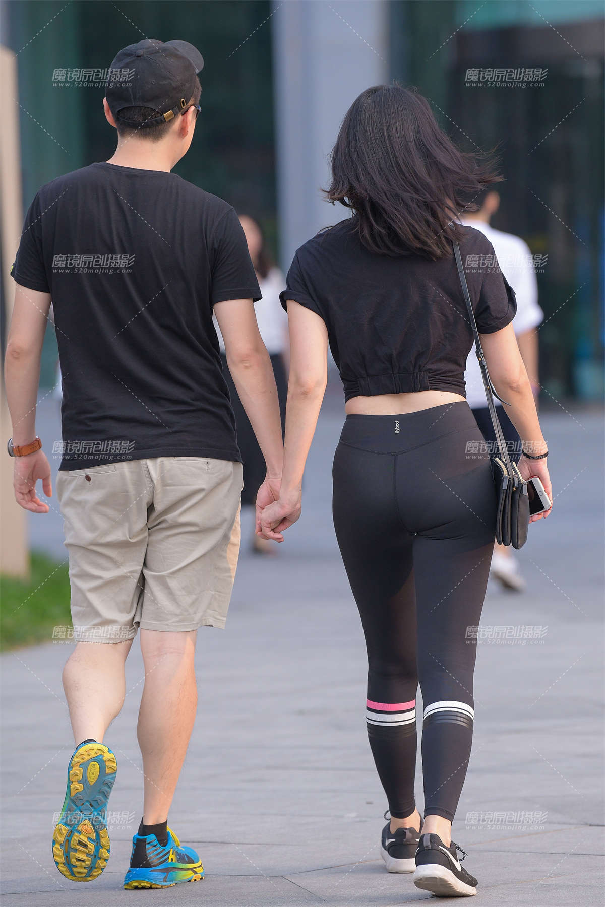 图片[2]-【街拍之魂赛帖】性感紧身黑裤-日更街拍