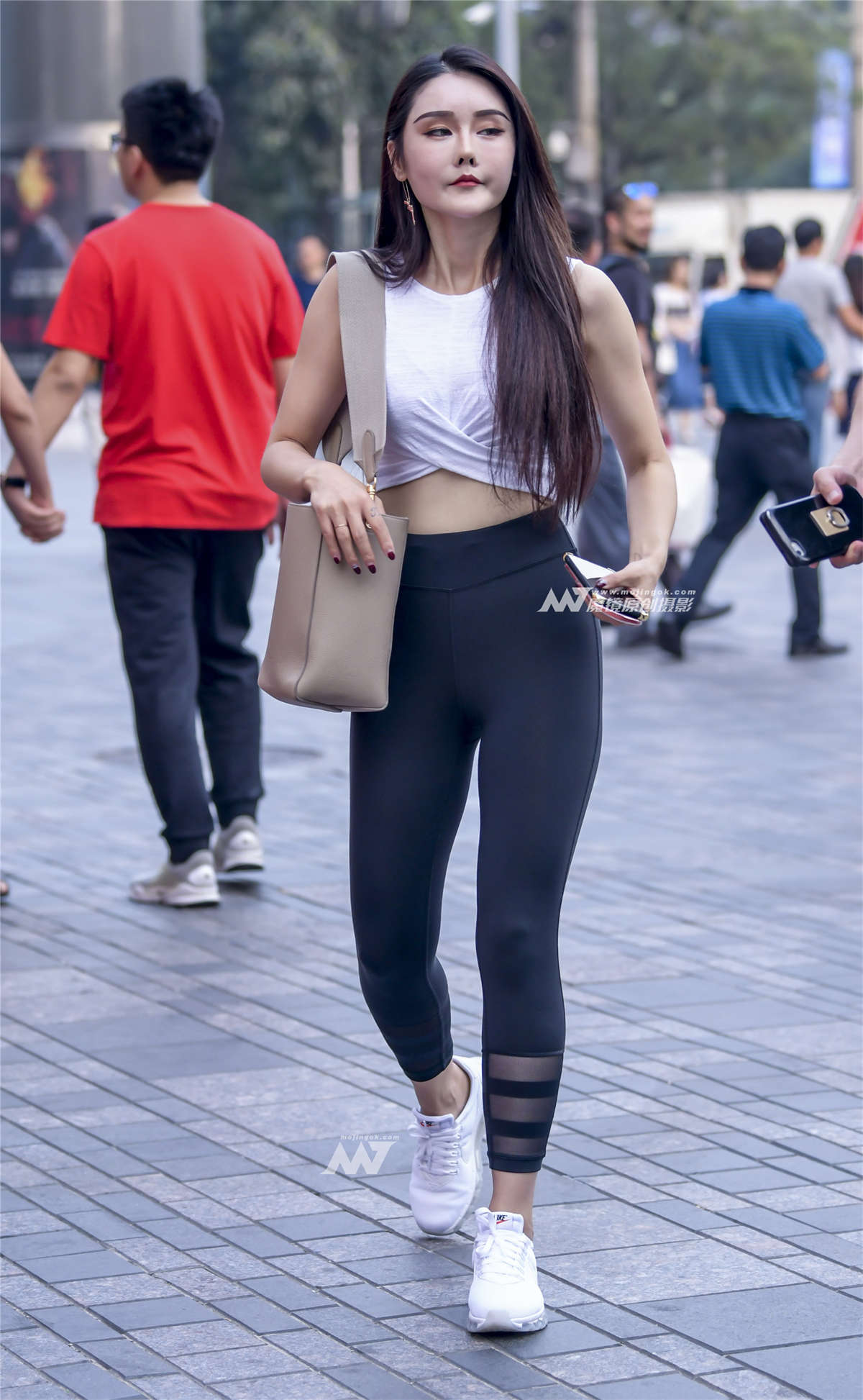 我噻，这美女身材好魔鬼-日更街拍