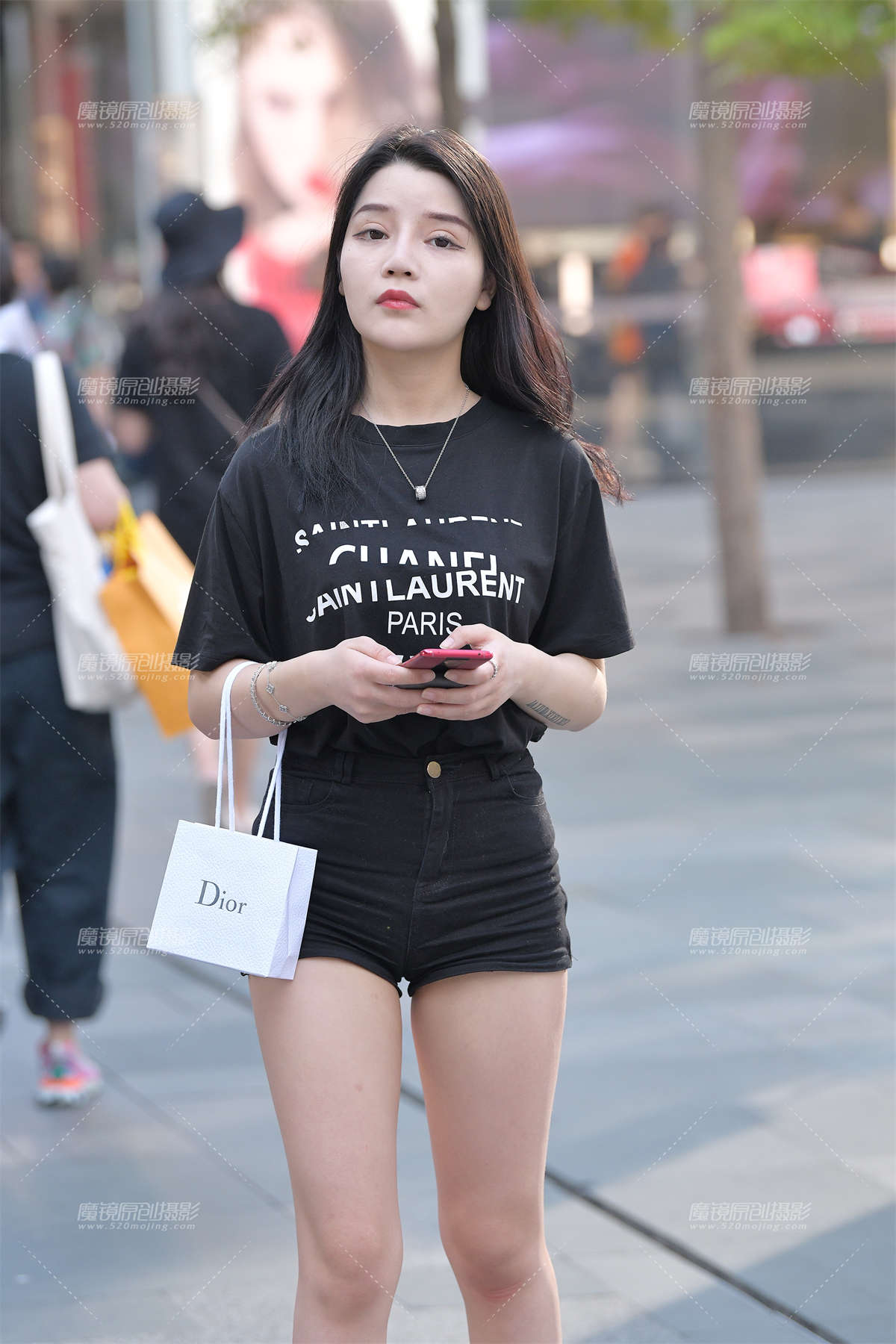 性感黑色热裤美眉-日更街拍