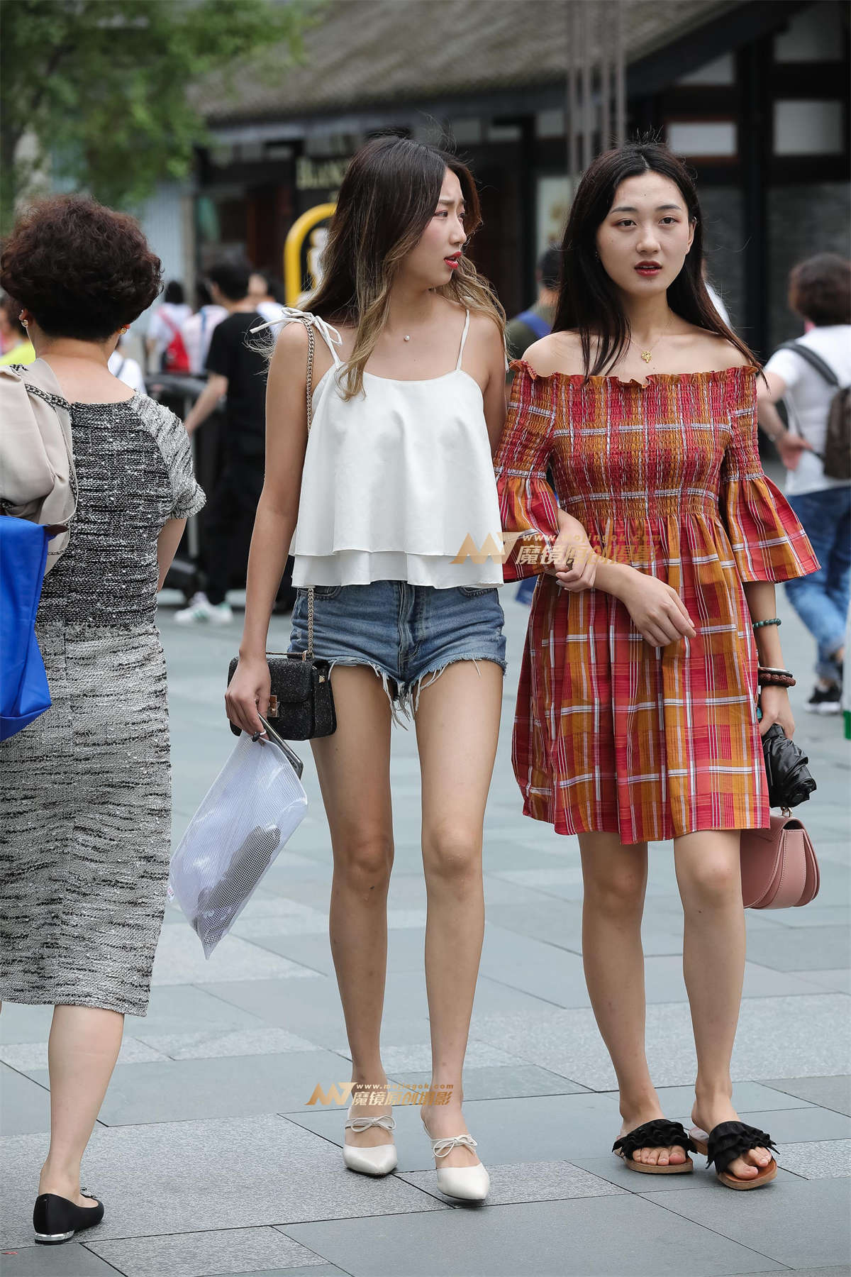 【凯恩赛帖】靓丽女孩 一双大美腿-日更街拍