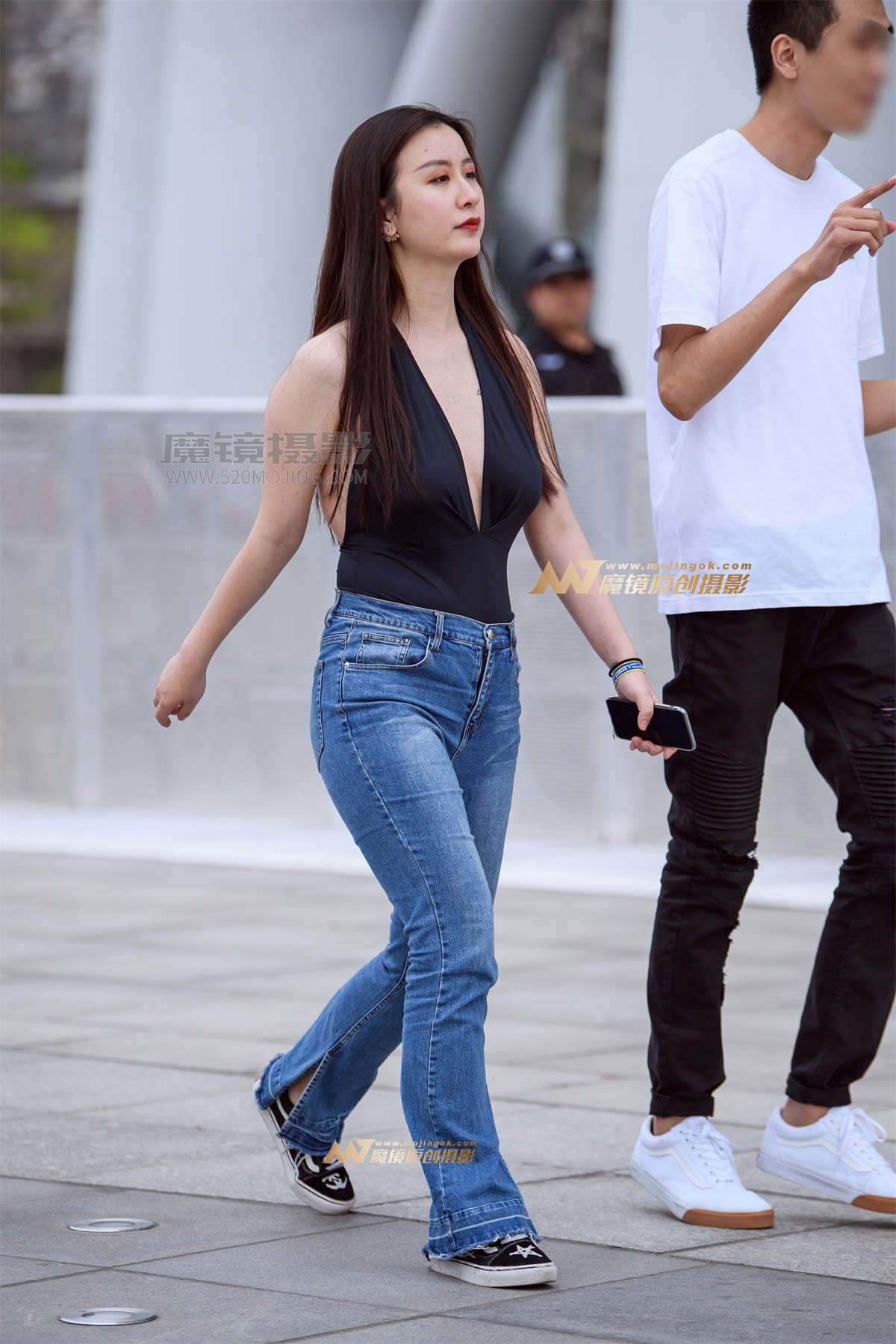 【久久赛帖】真空深V大露背牛仔裤-日更街拍