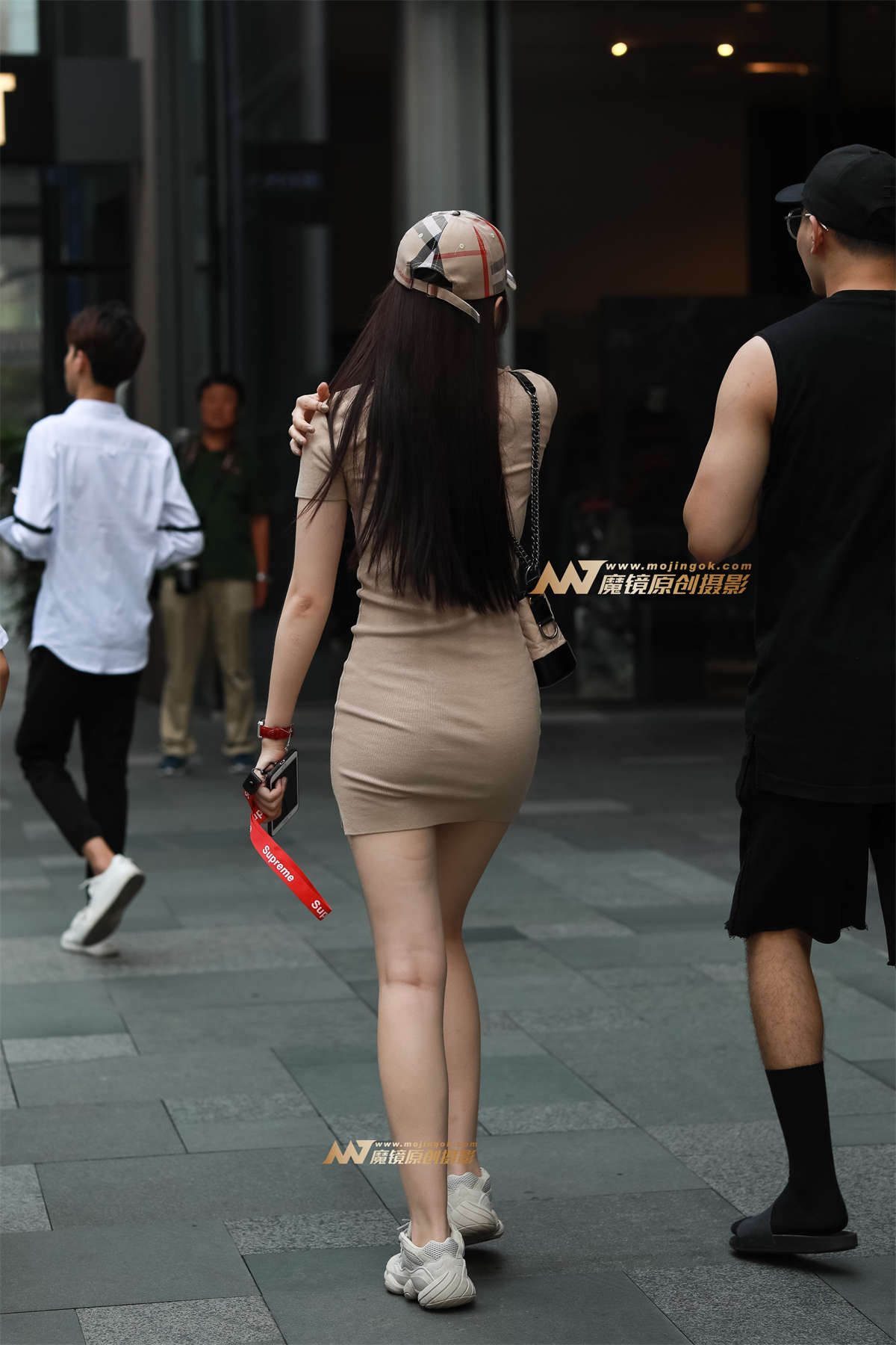 图片[2]-【凯恩赛帖】裸色短裙-日更街拍