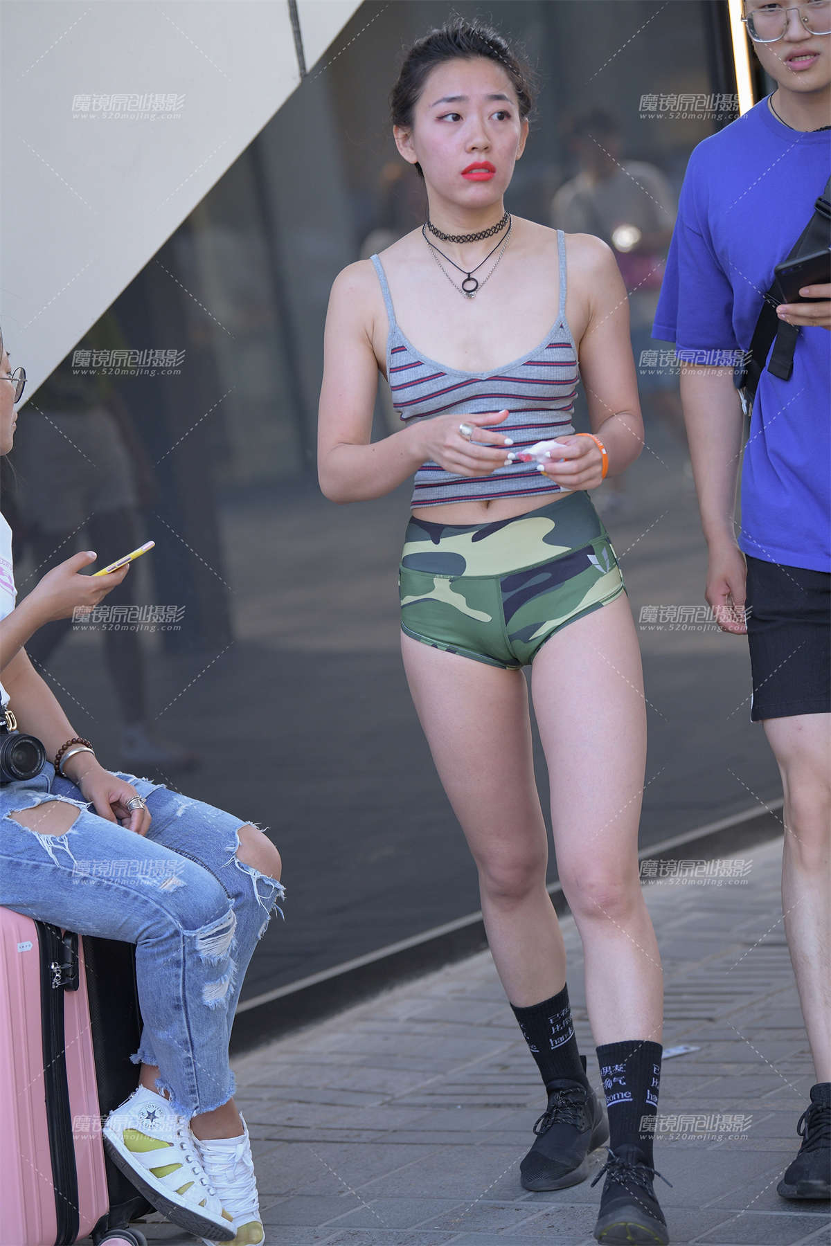【街拍之魂赛帖】性感迷彩短裤MM-日更街拍