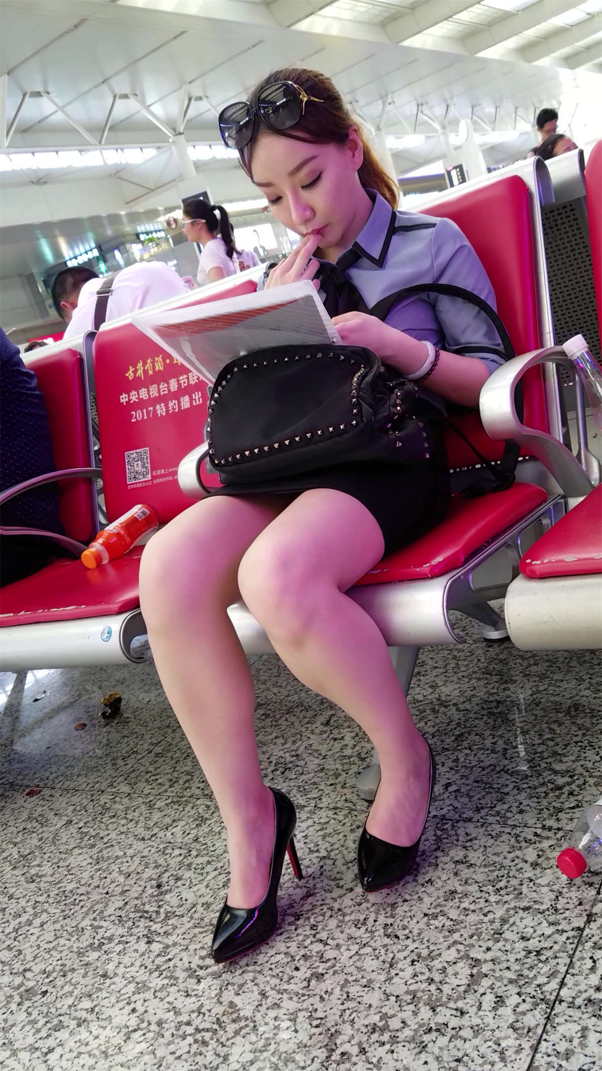 图片[2]-[4K高清视频]性感高跟鞋街拍肉丝美腿女神-日更街拍