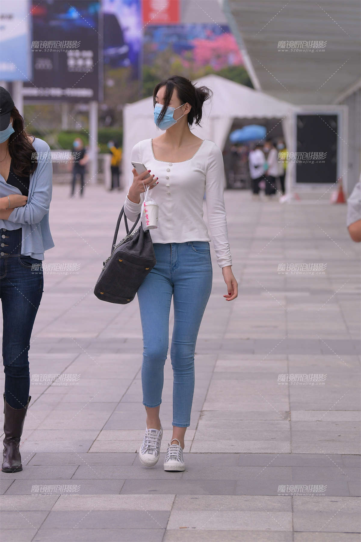 清晨的紧牛长腿小姐姐-日更街拍