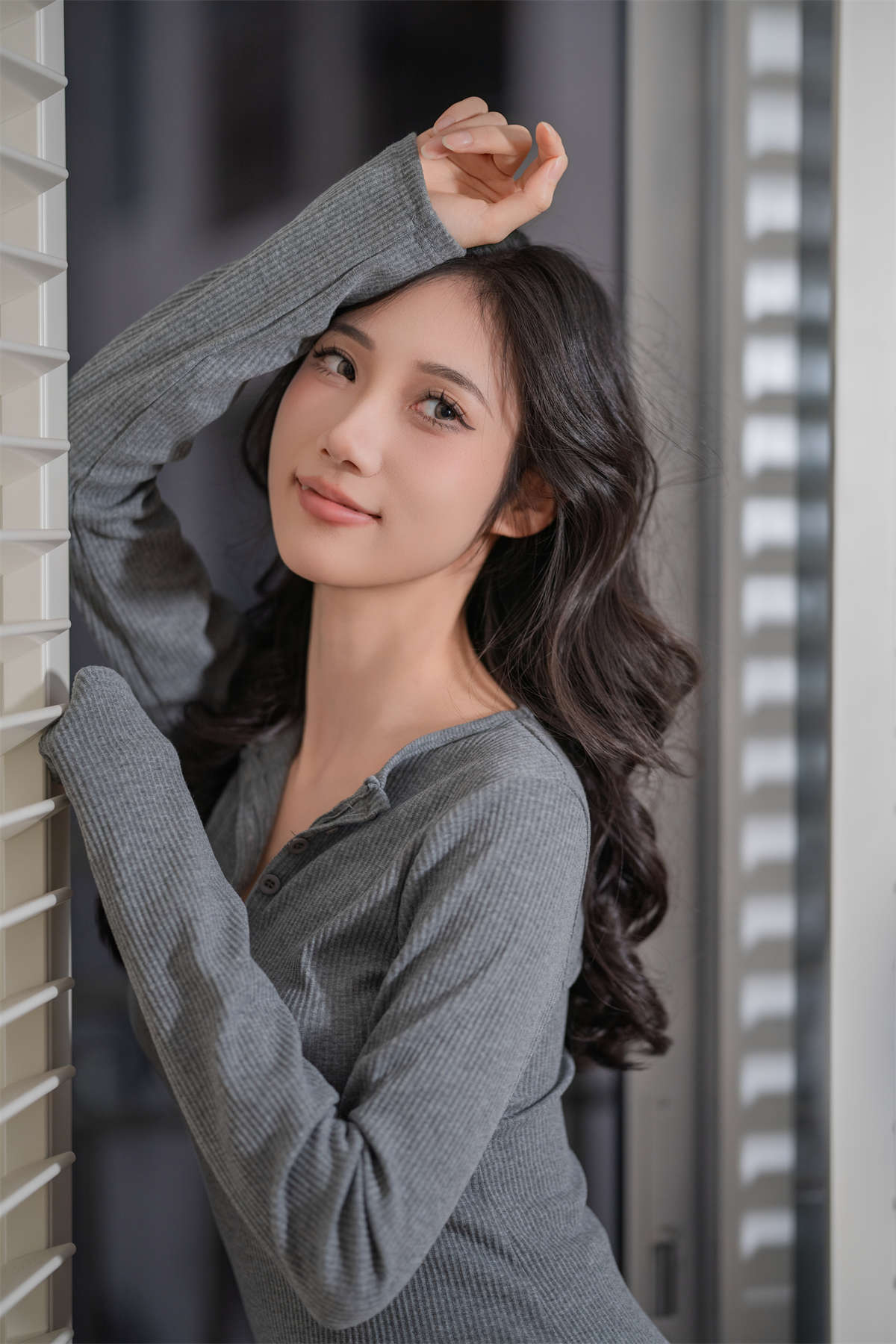 YITUYU艺图语 2025.02.20 灰裙佳人 o1ne万-日更街拍
