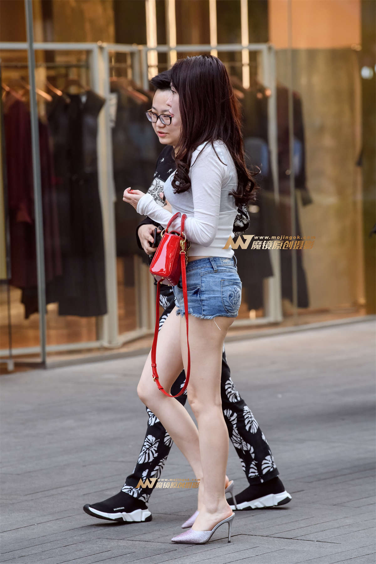 图片[2]-高跟凉拖美腿热裤-日更街拍