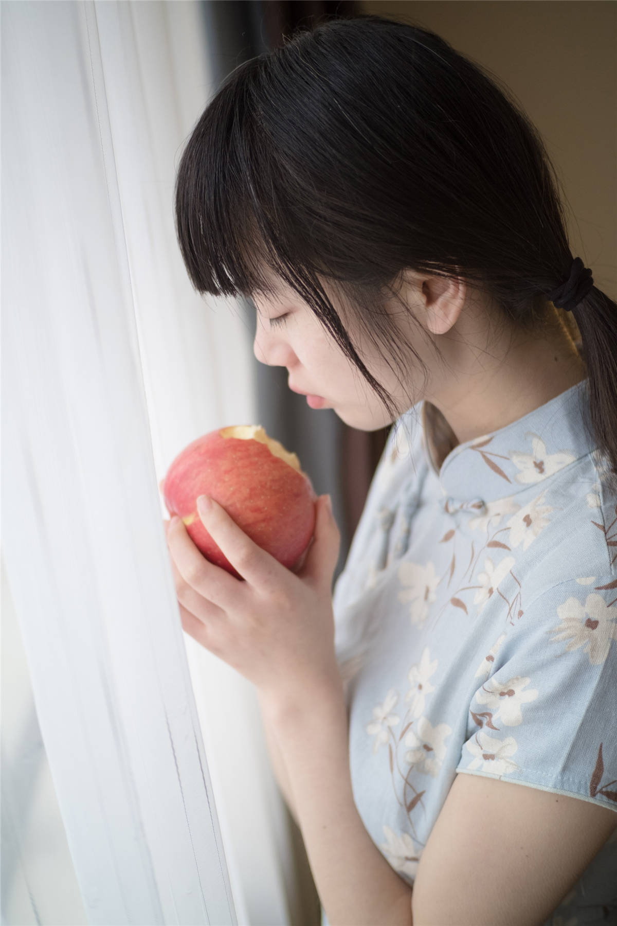 图片[2]-微博萌妹-西尔酱No.6 兰草旗袍-日更街拍