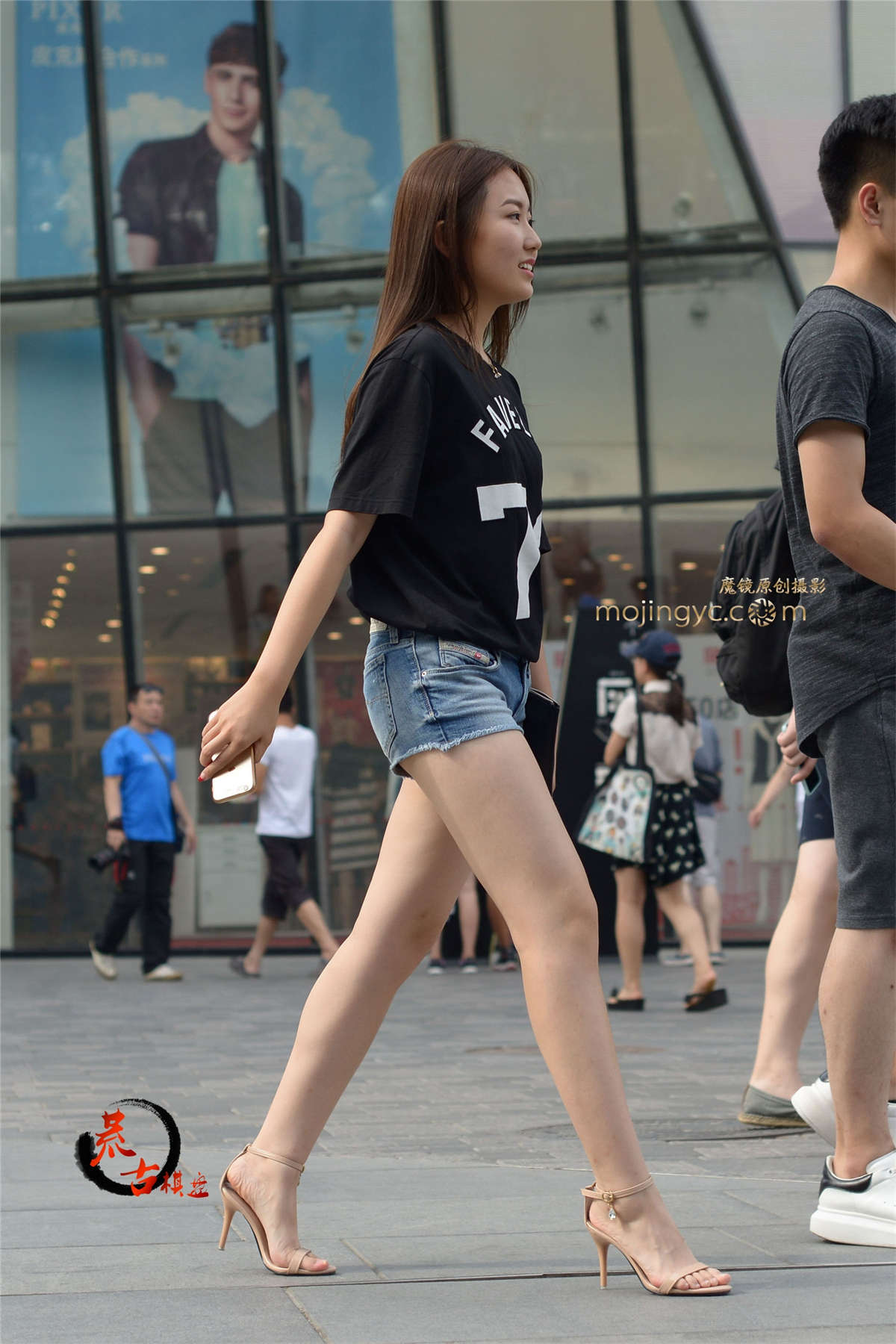 8-11 热裤秀长腿，咋看都是美-日更街拍