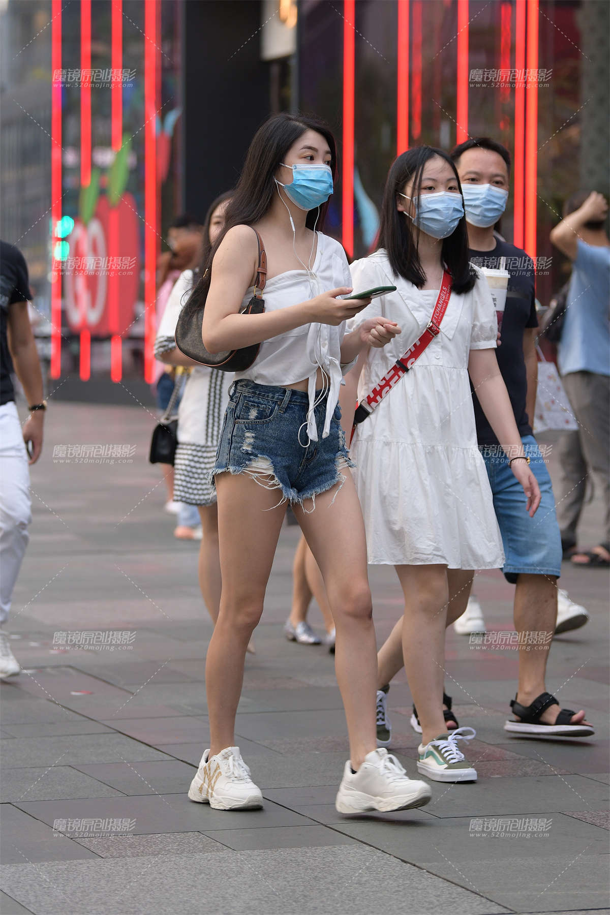 热裤美眉-日更街拍