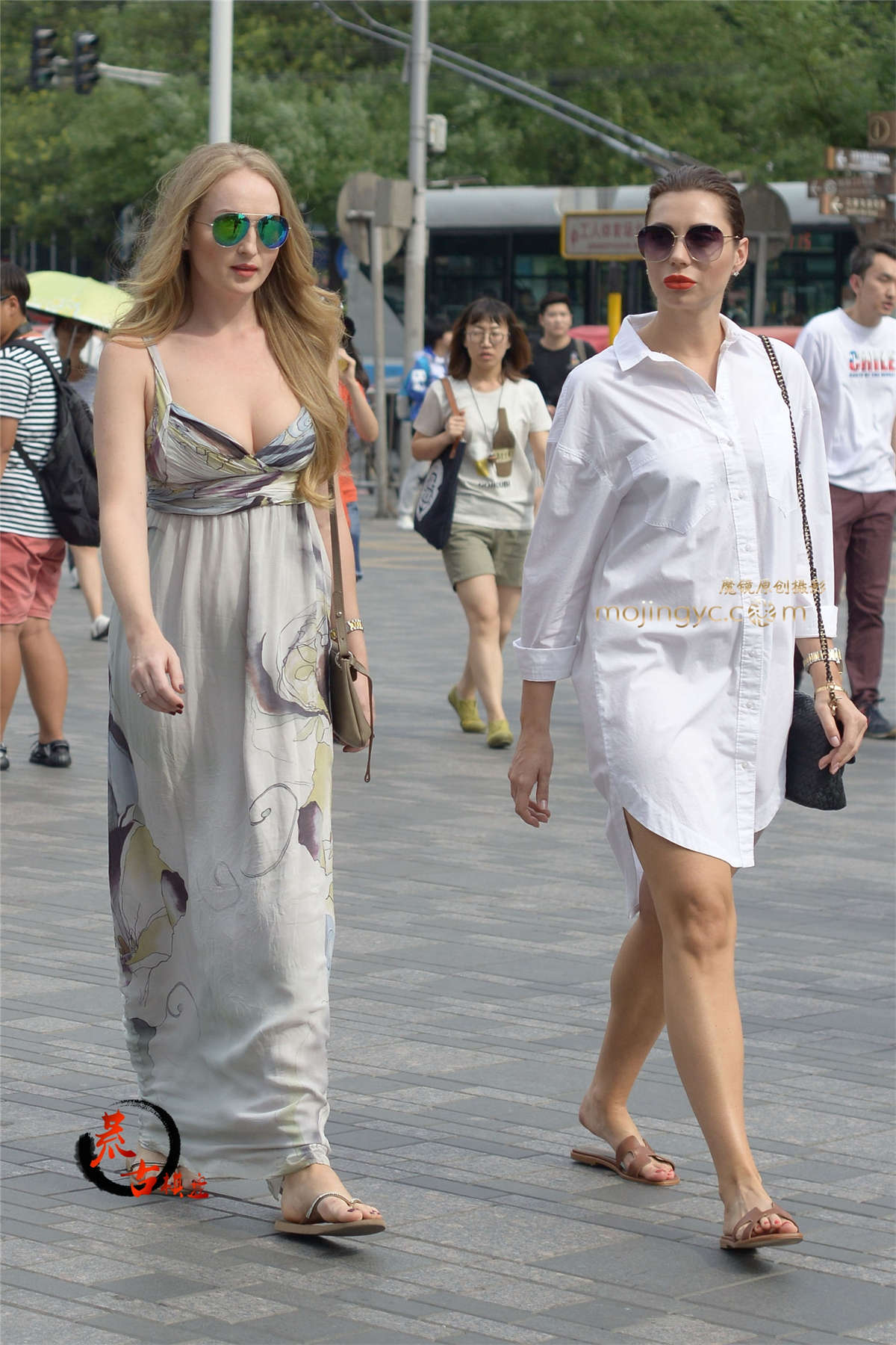 图片[2]-8-11 胸器逼人-日更街拍