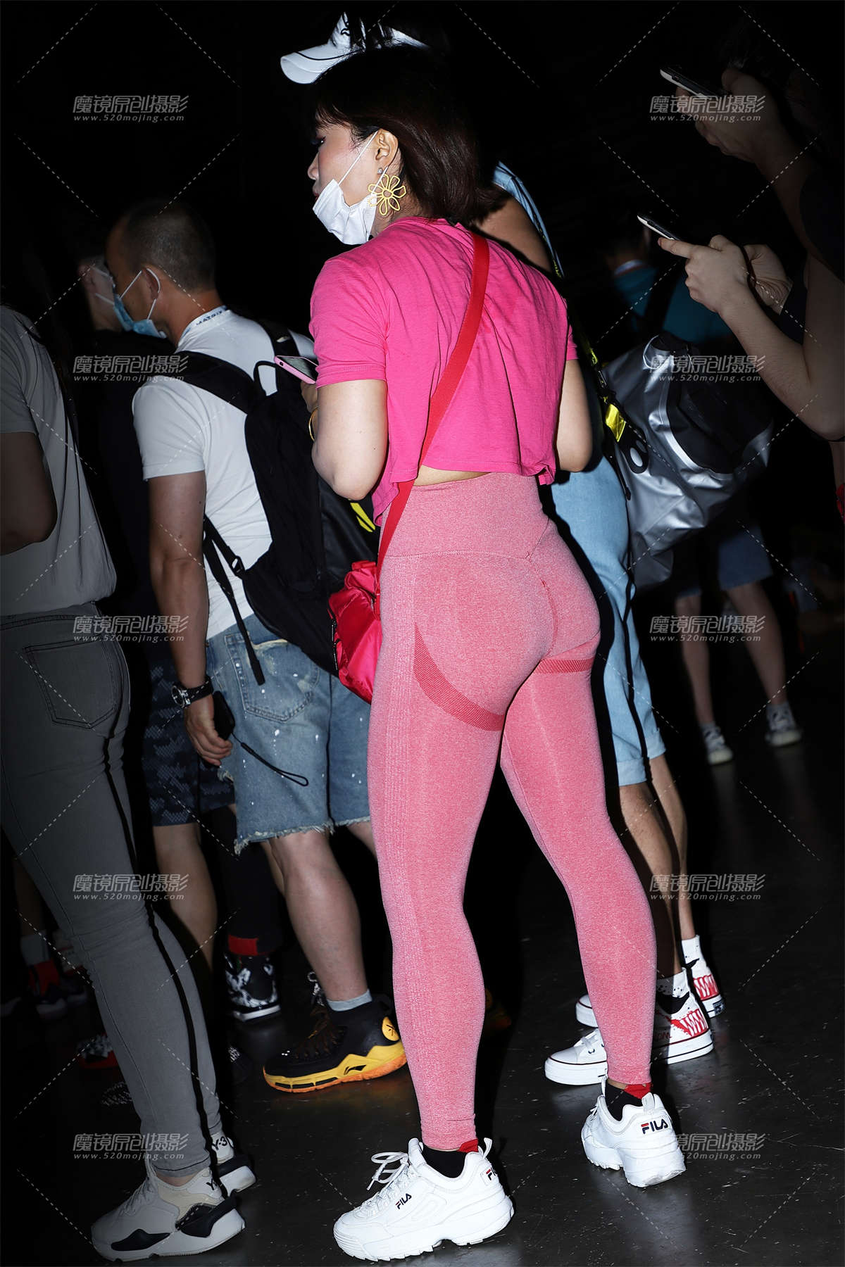 图片[2]-短发粉红装-日更街拍