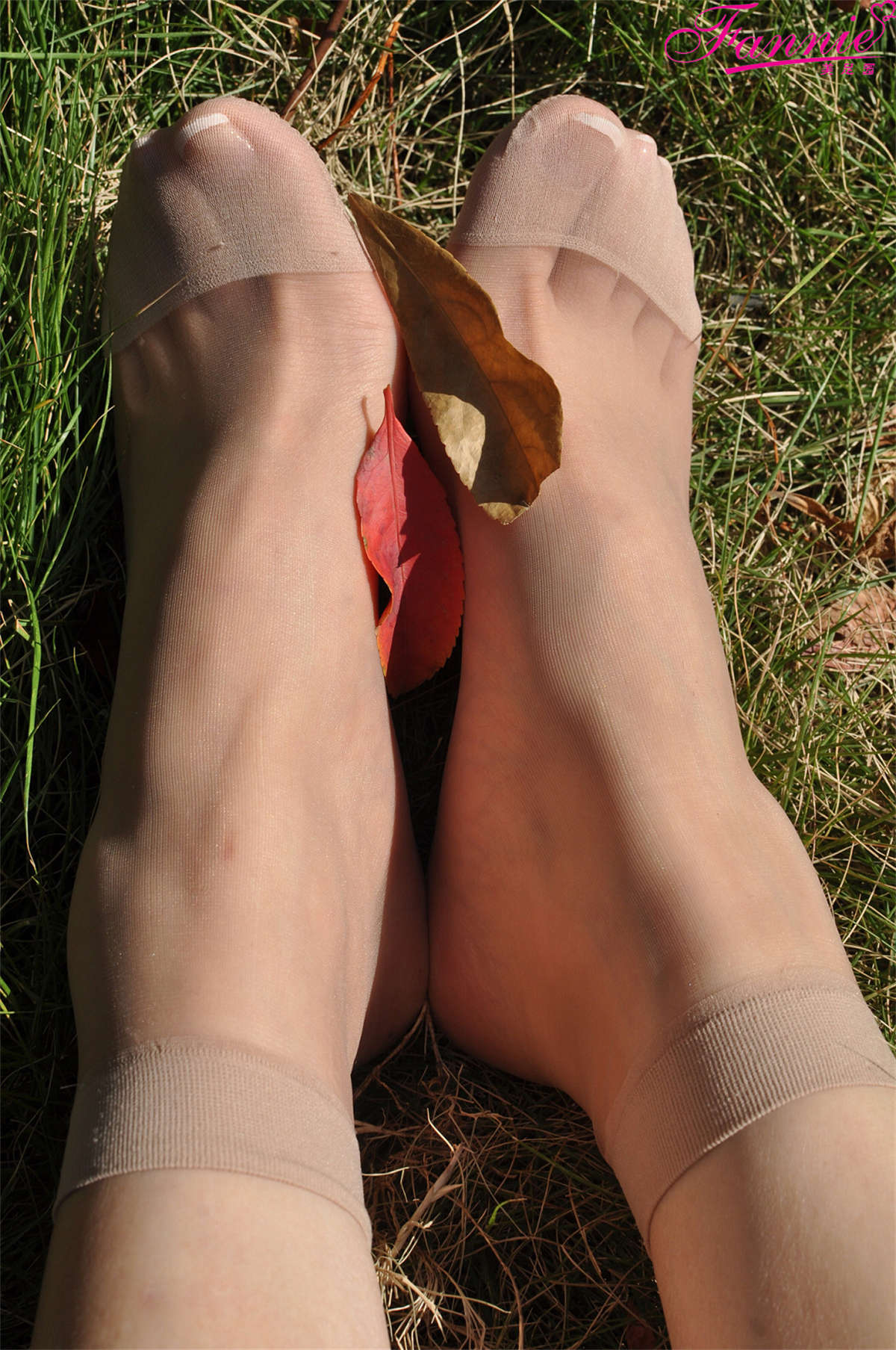 Fannie芬妮美足园NO.463 暮清秋（丝足2）-日更街拍
