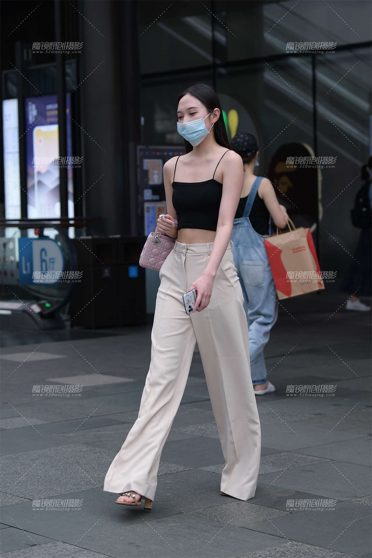 小吊带，小姐姐-日更街拍