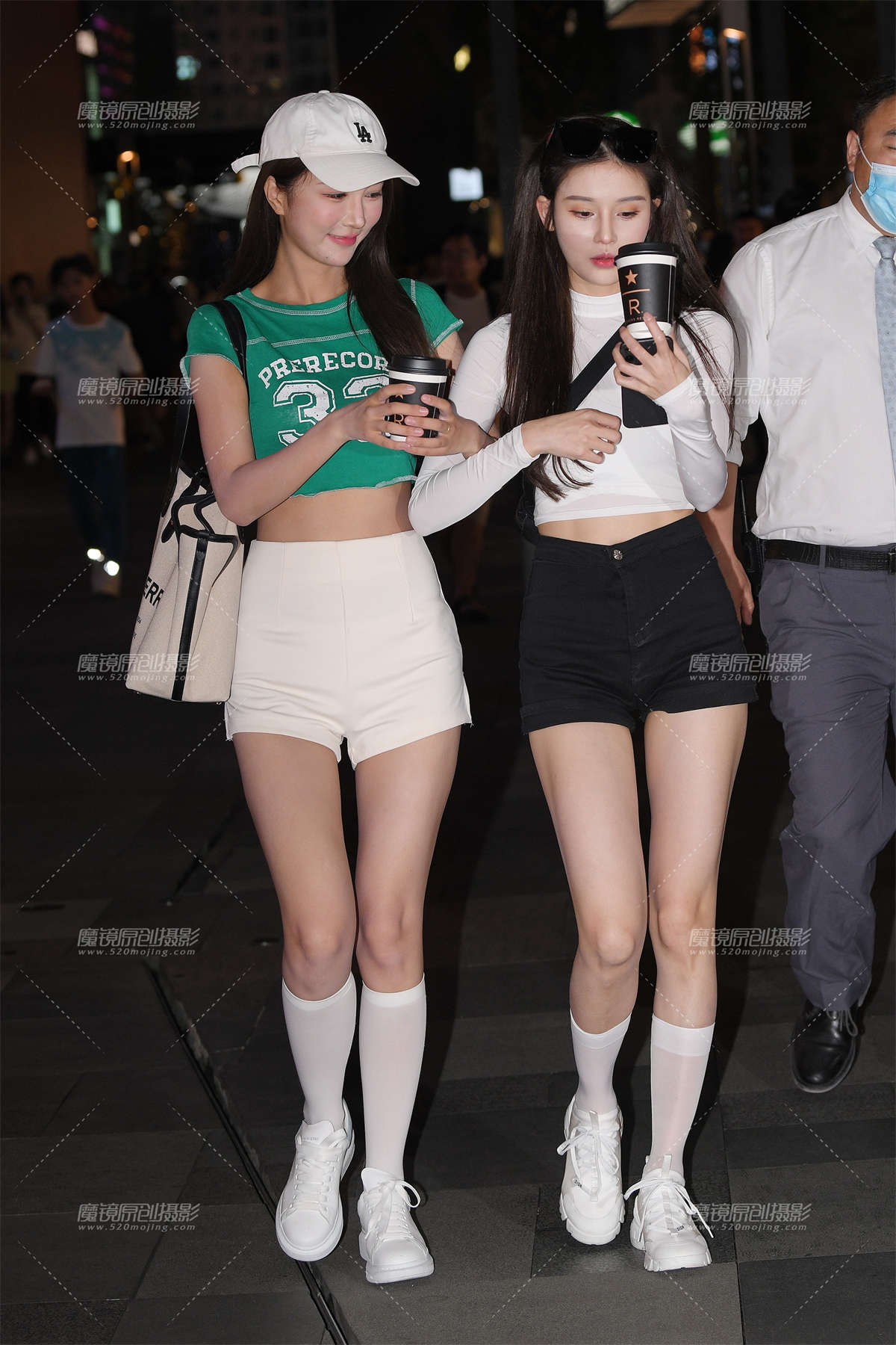 小腿袜，俩闺蜜~-日更街拍