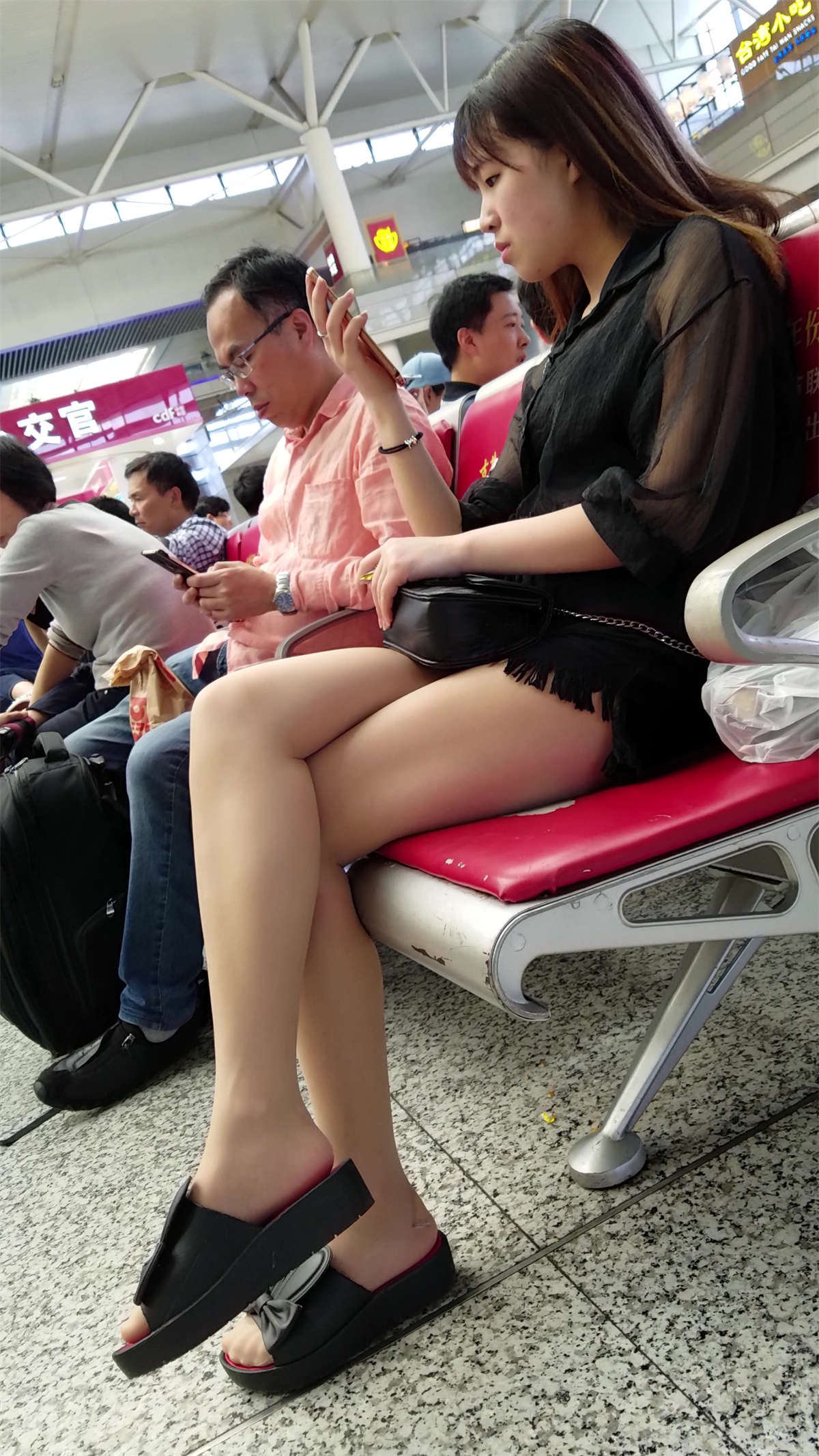 [4K高清视频]极品气质街拍肉丝袜美腿漂亮美眉-日更街拍